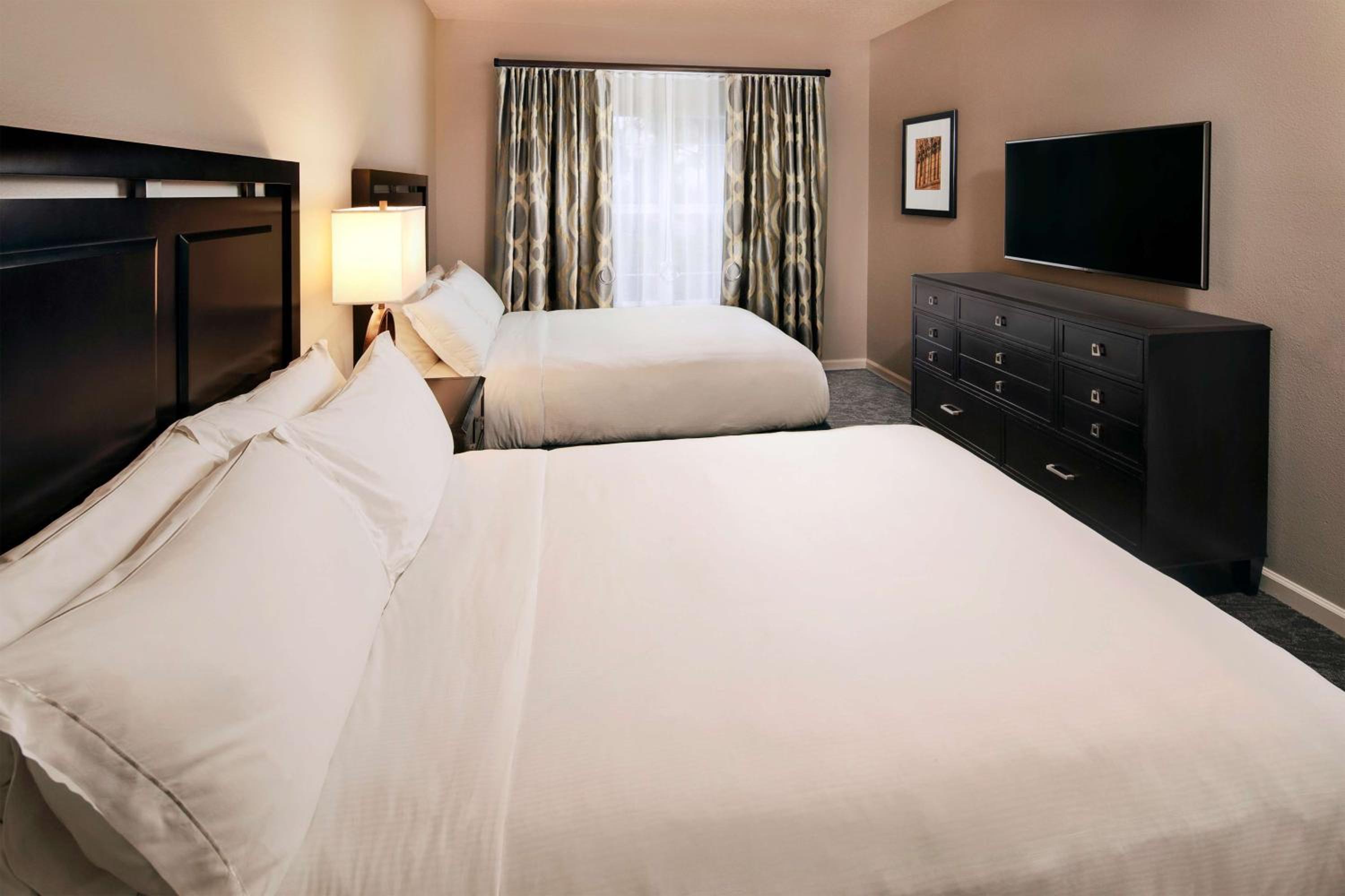 Two Bedroom Suite with sofabed & balcony
