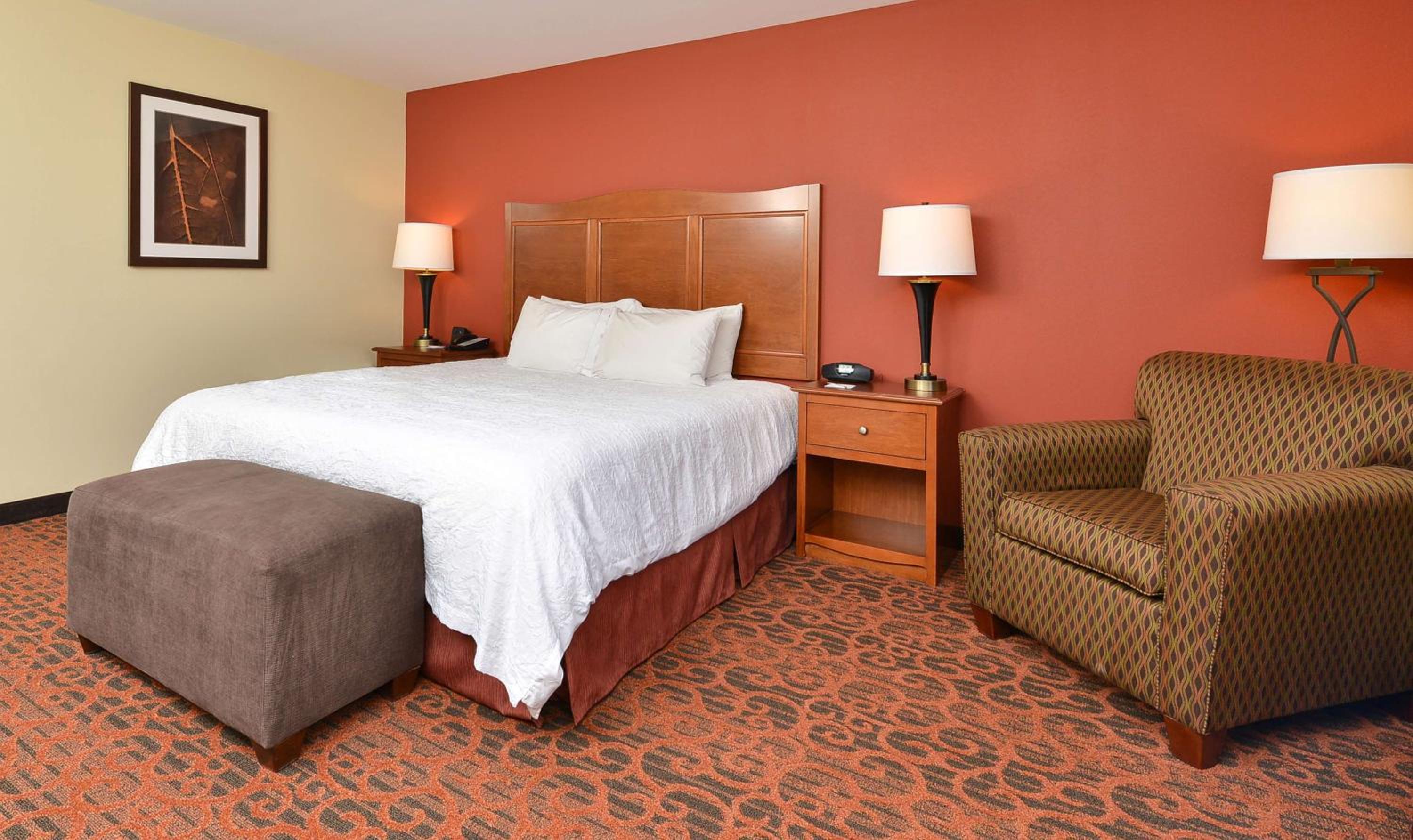 King Room with King Bed - Non-Smoking - Photo 1
