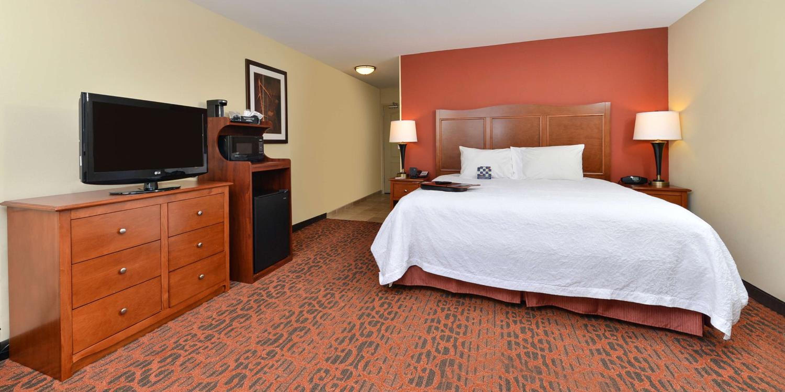 King Room with King Bed - Non-Smoking - Photo 5