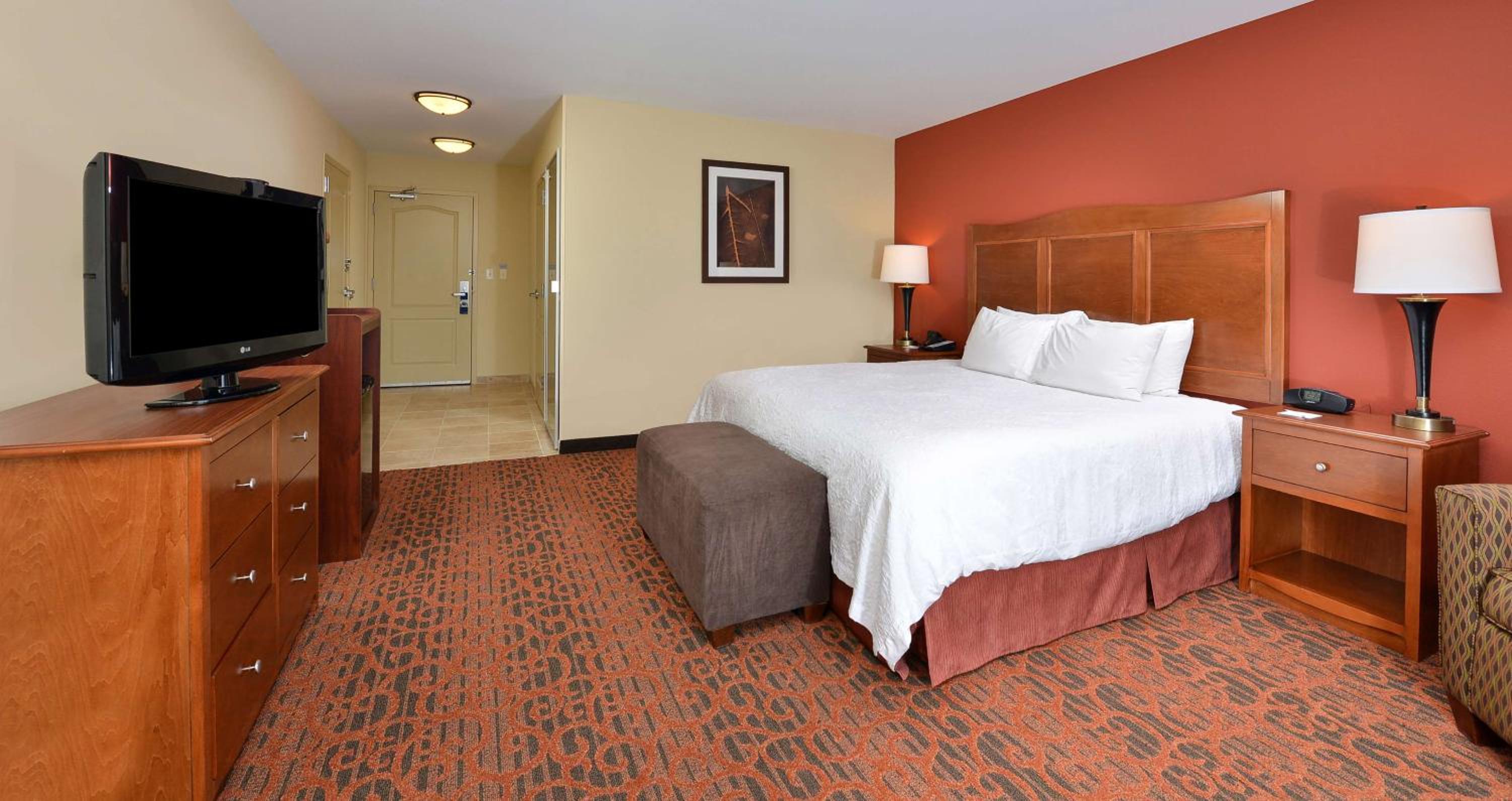 King Room with Accessible Tub - Mobility and Hearing Access/Non-Smoking - Photo 5