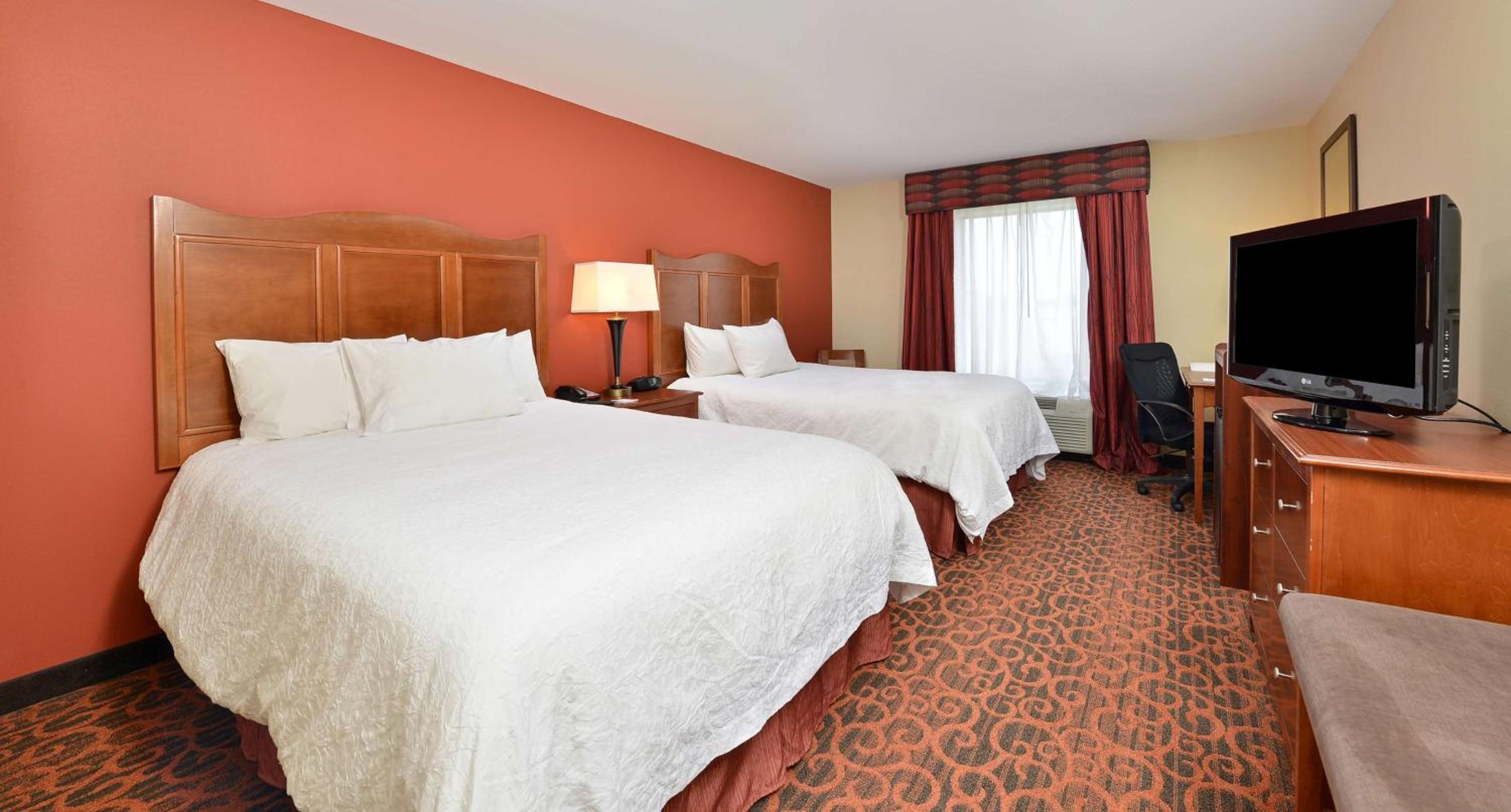 Room with Two Queen Beds - Non-Smoking - Photo 5