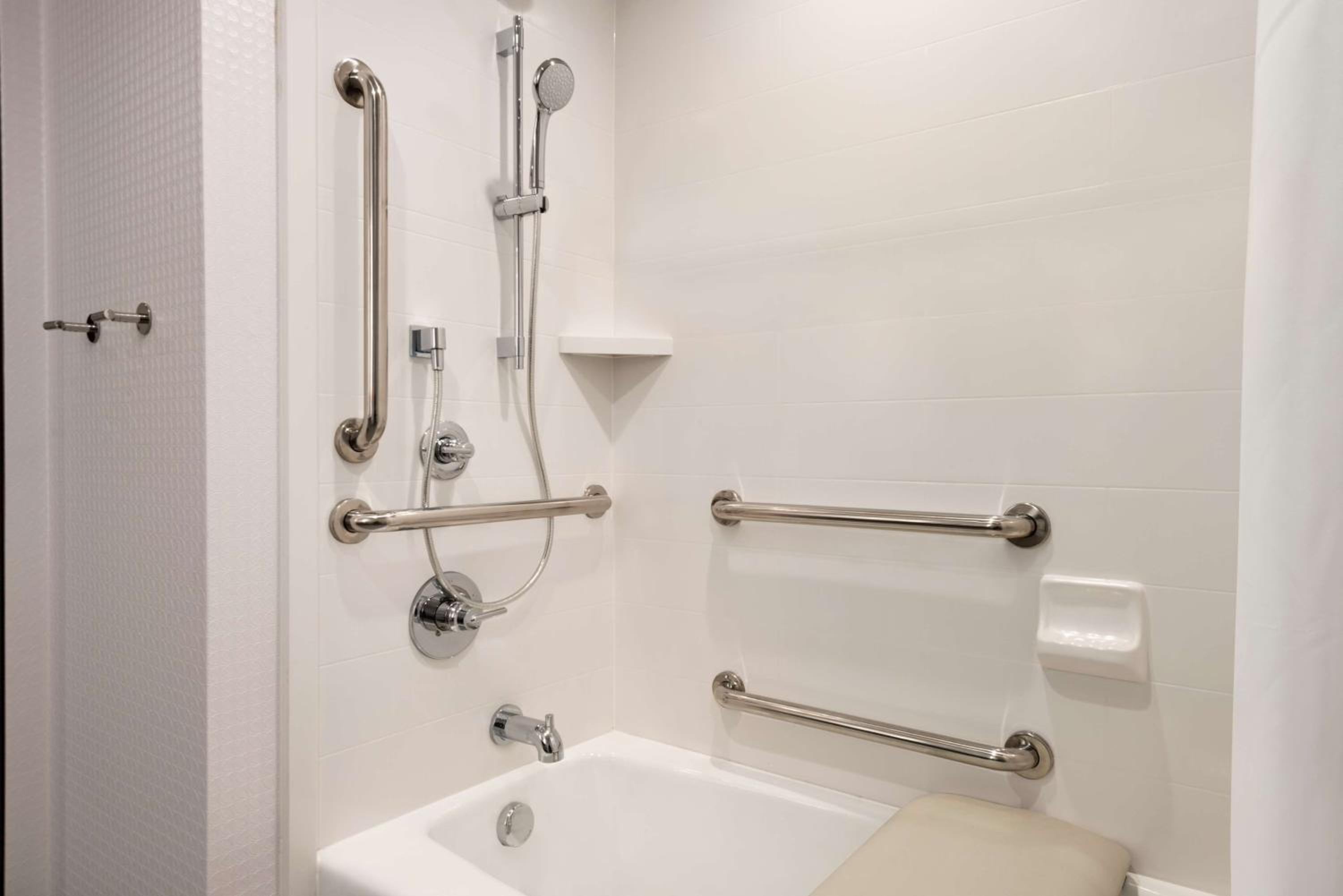 Queen Room with Two Queen Beds - Mobility and Hearing Access - Photo 4