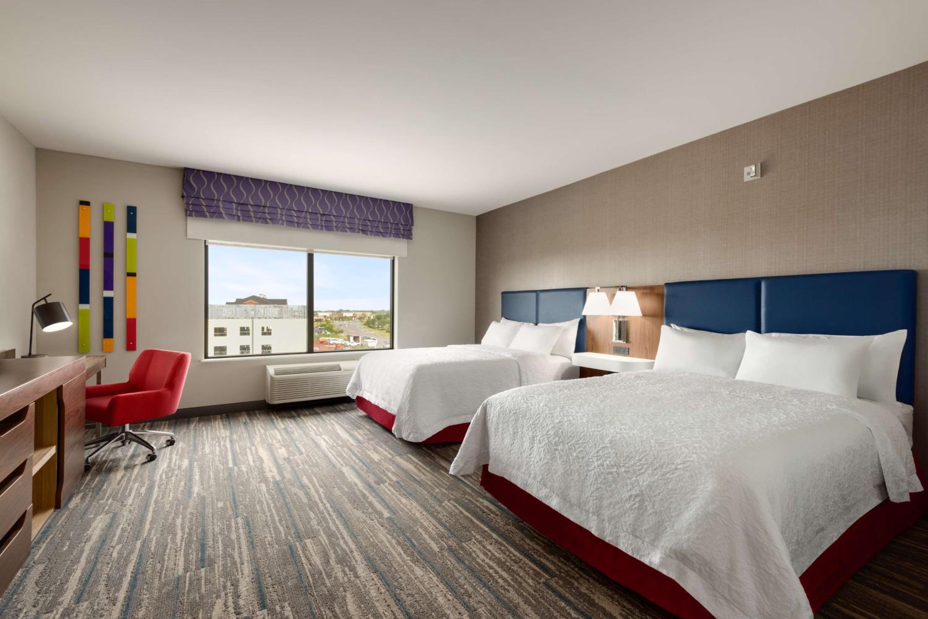 Queen Room with Two Queen Beds - Non-Smoking - Photo 1