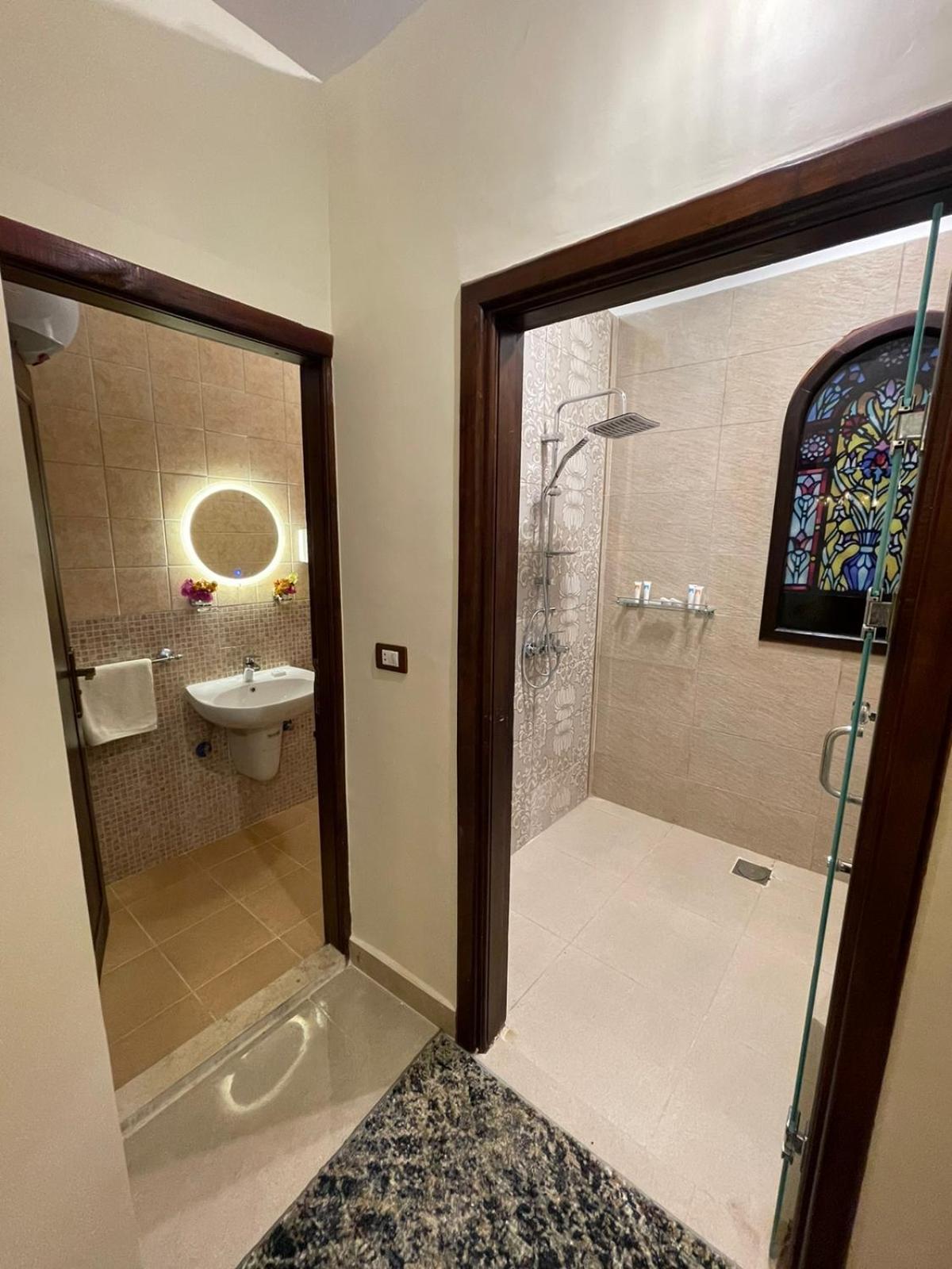 King Suite - Photo 3