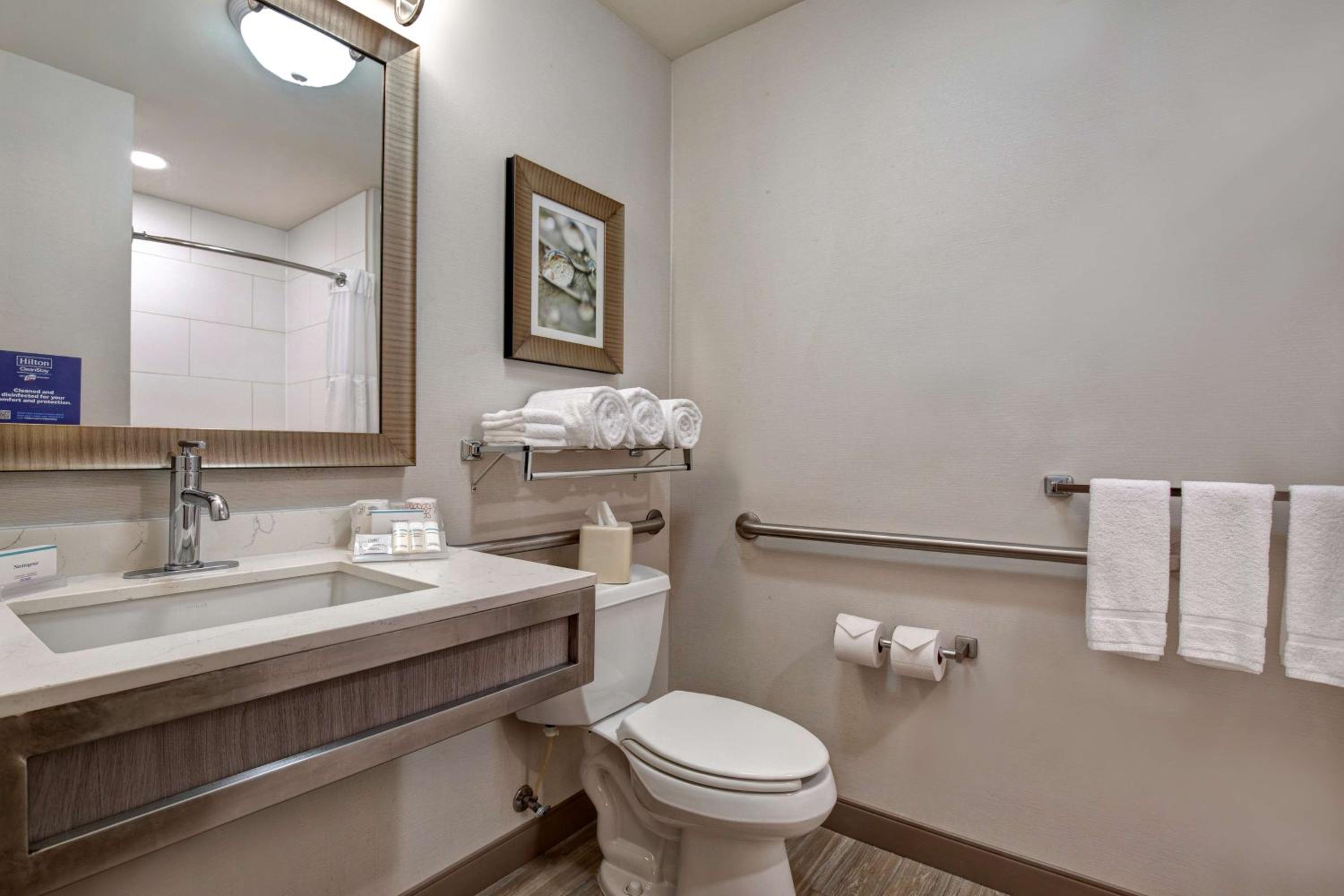 King Room with Accessible Tub - Mobility Access - Photo 9