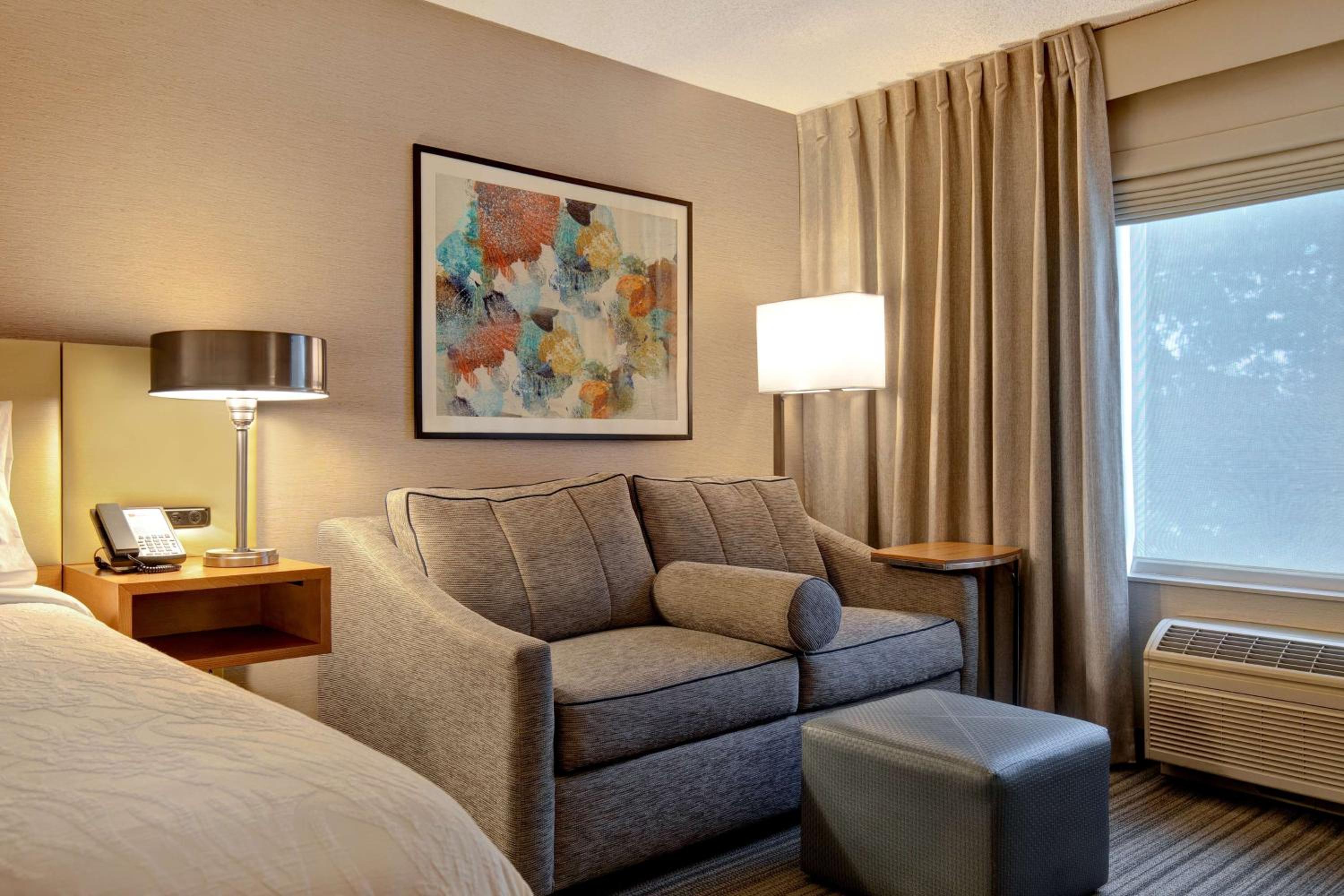 King Room with Sofa Bed - Non-Smoking - Photo 7