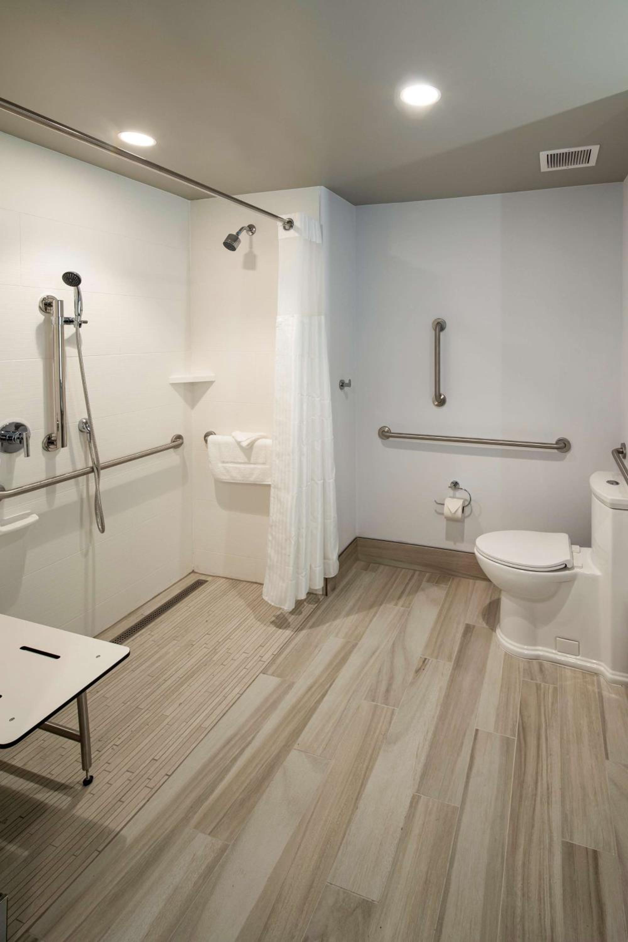 Queen Room with Two Queen Beds - Mobility and Hearing Access - Photo 4