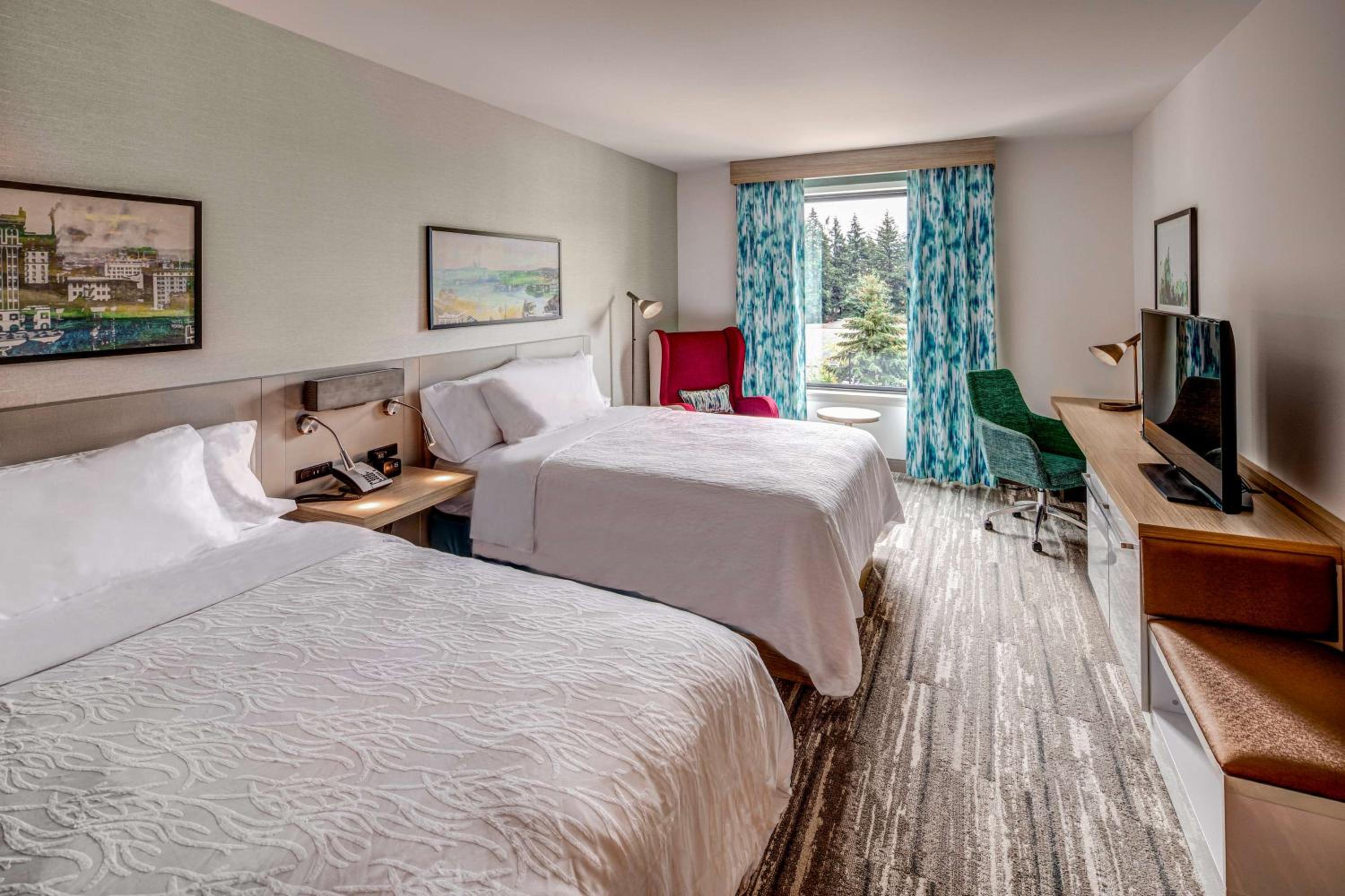 Queen Room with Two Queen Beds - Photo 2
