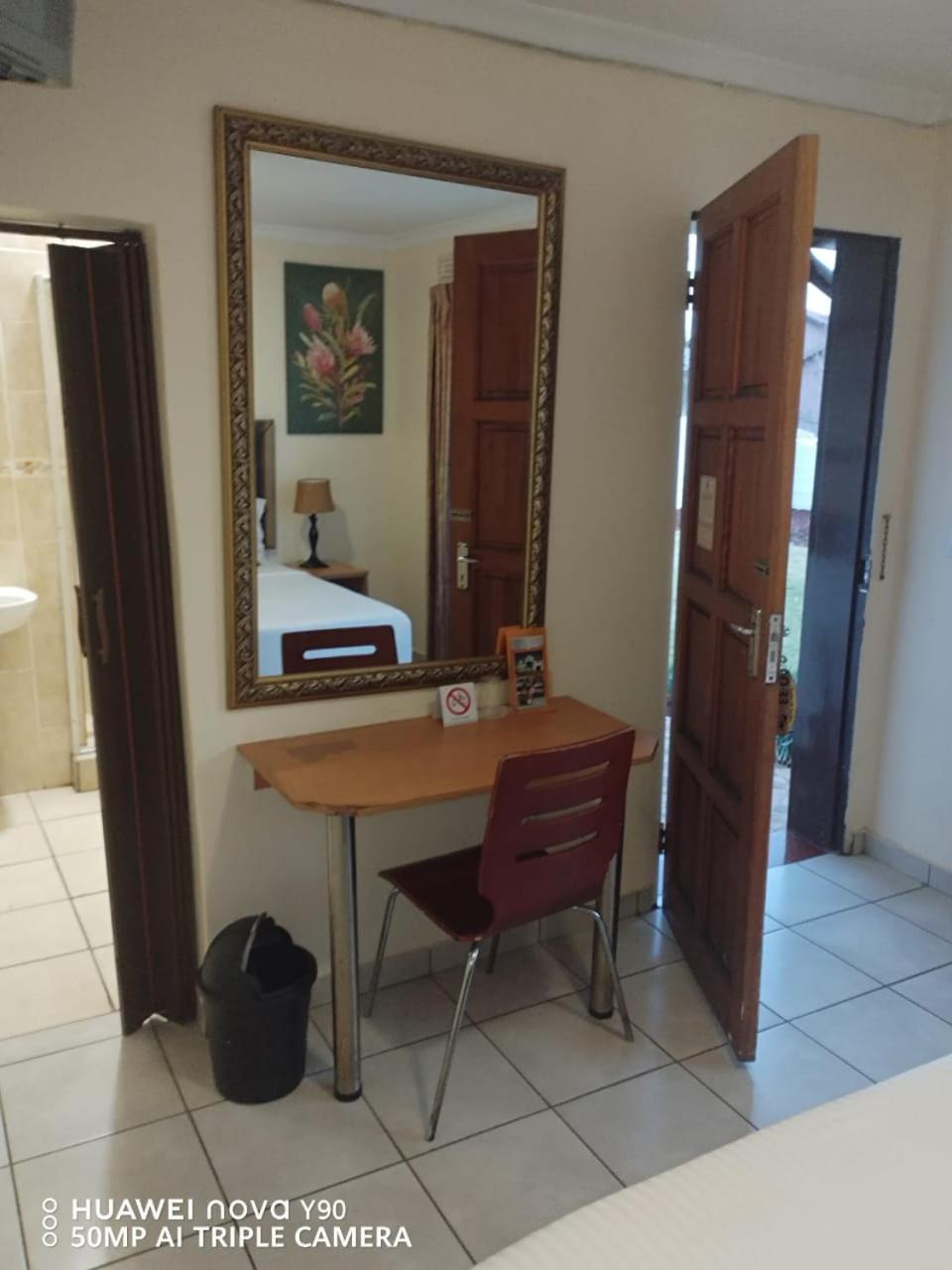 Queen Room photo 1