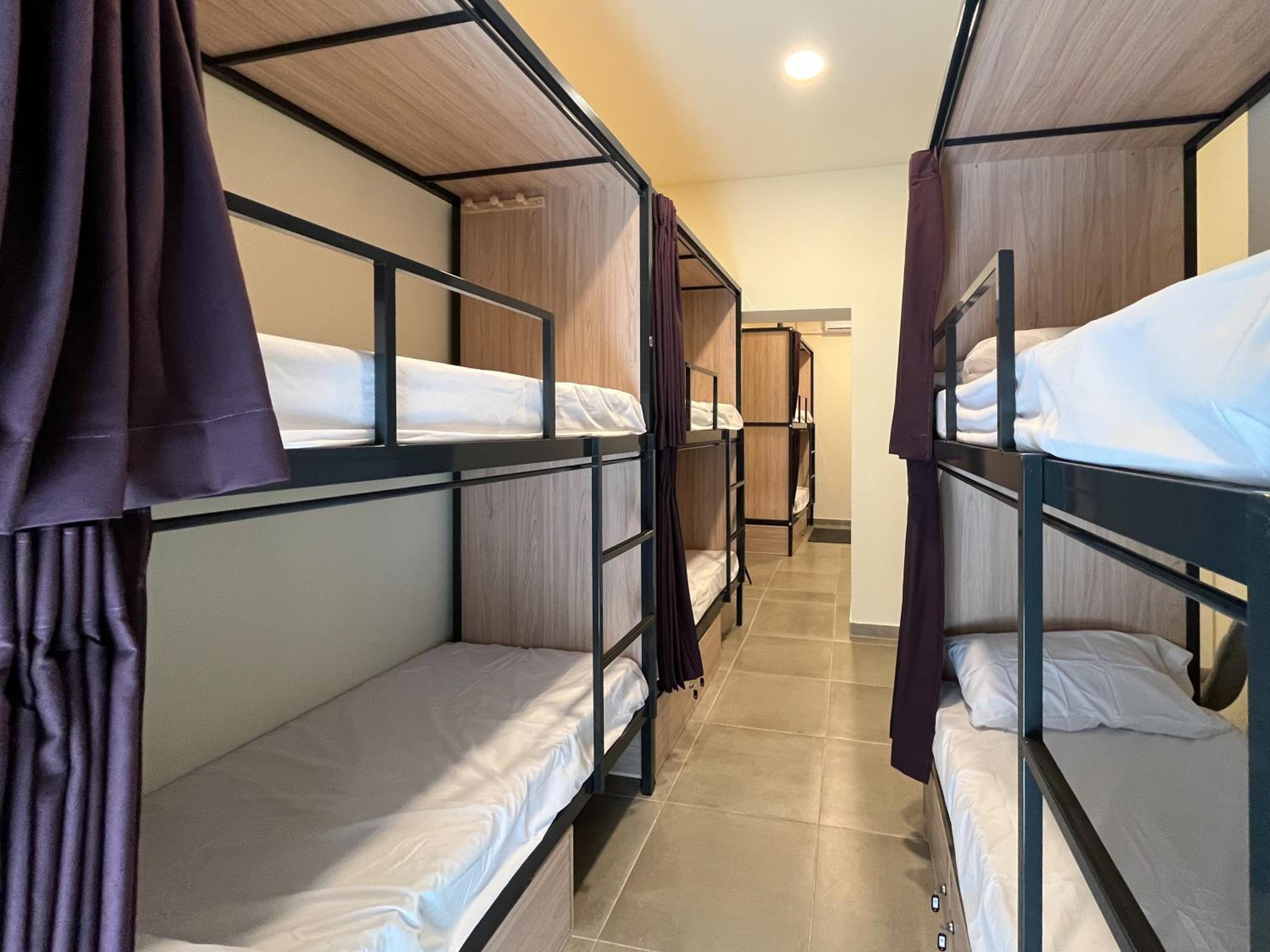 Cama en Dormitorio Mixto de 10 Camas
