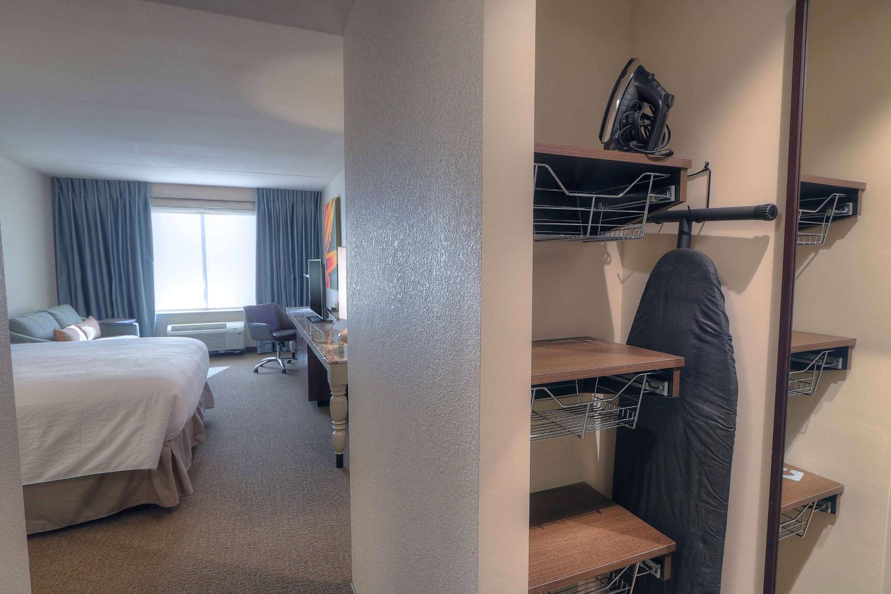 King Suite with Sofa Bed - Mobility Accessible photo 3
