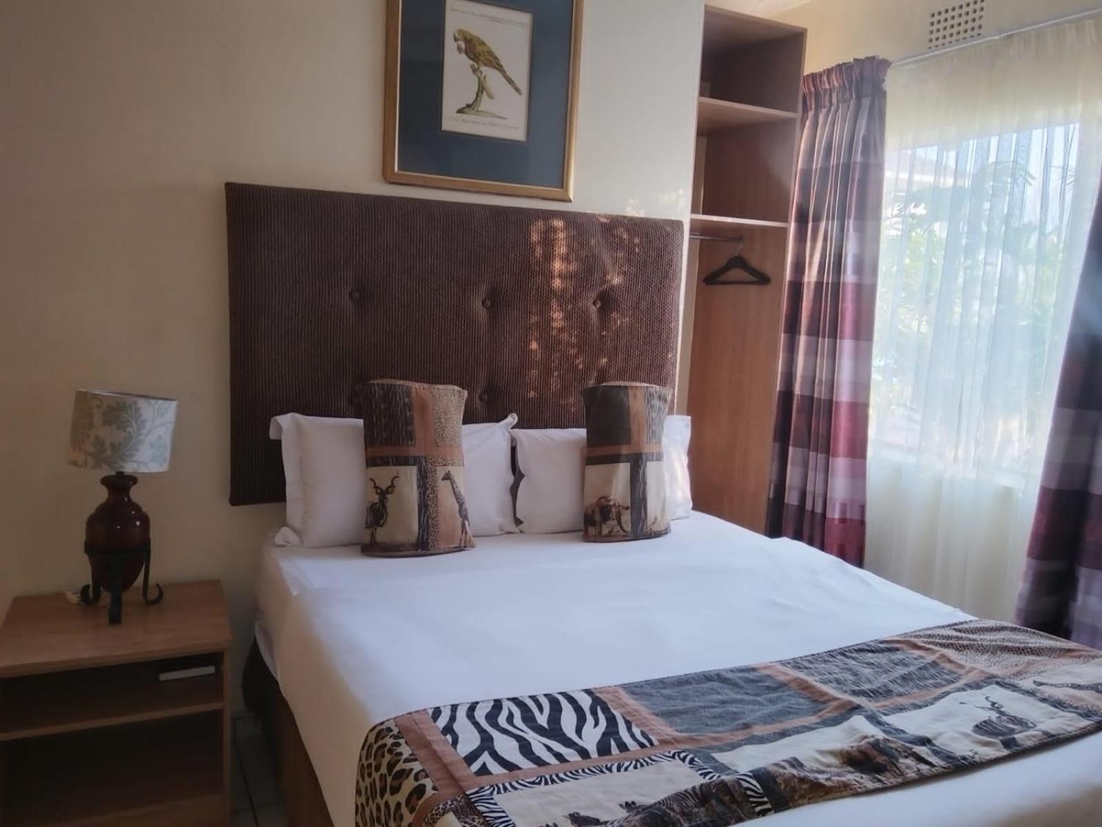 Queen Room photo 2