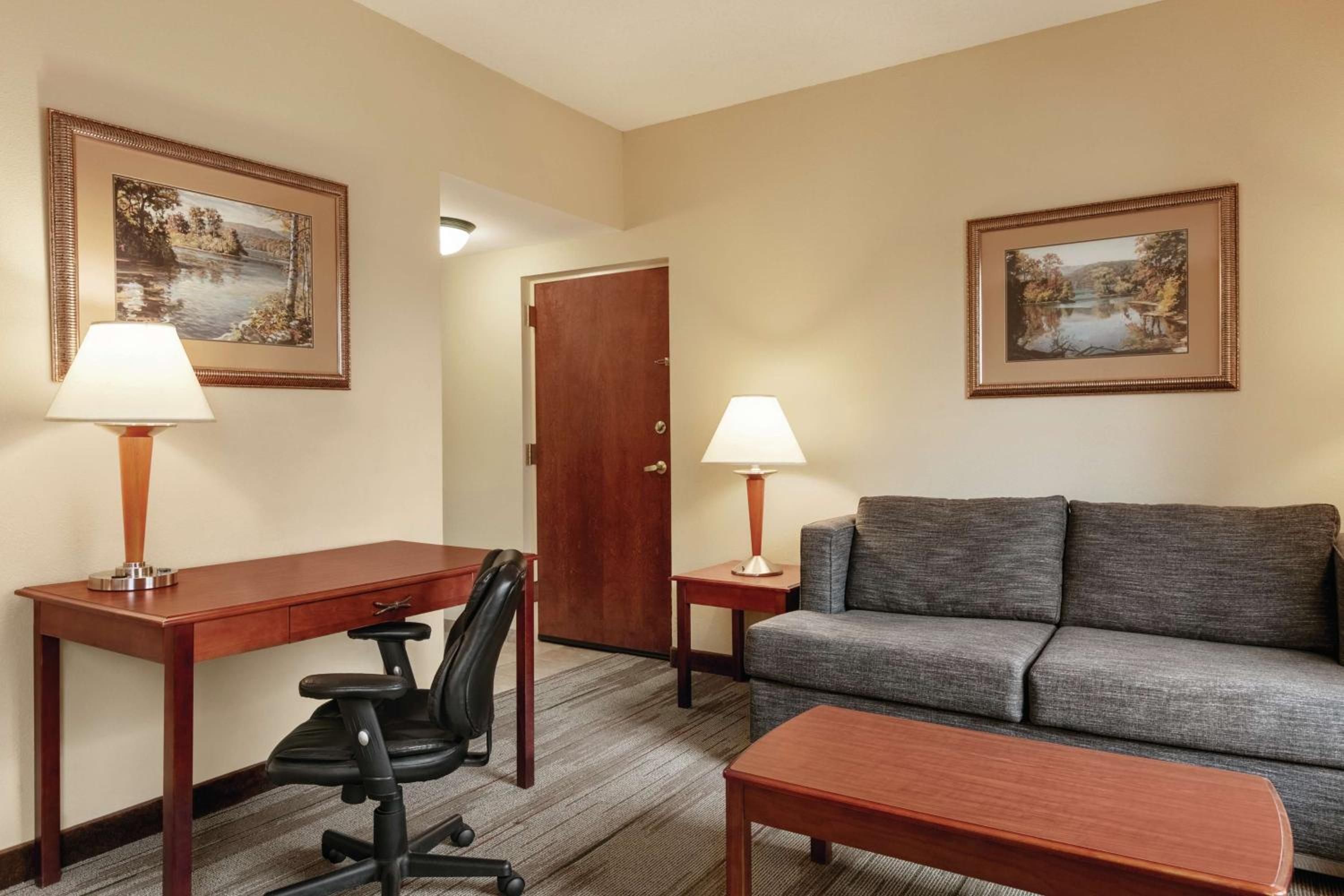 King Studio Suite with Sofa Bed - Non-Smoking - Photo 3