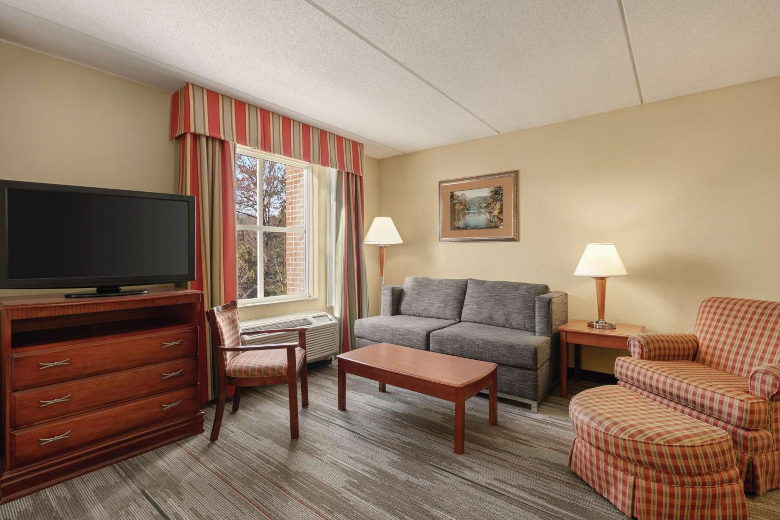 Studio Suite with Two Queen Beds and Sofa Bed - Non-Smoking - Photo 6