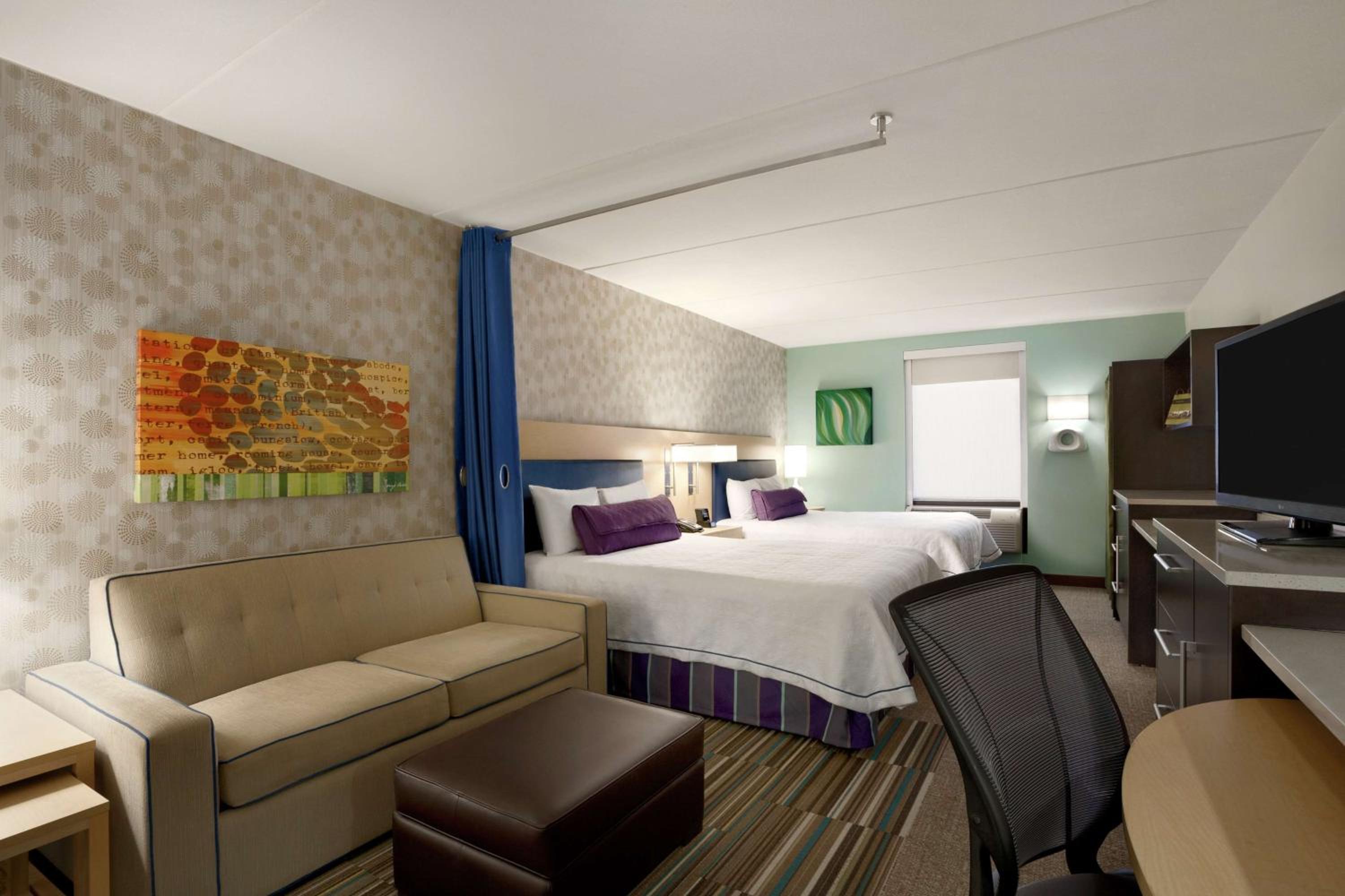 Queen Studio with Two Queen Beds - Non-Smoking photo 1