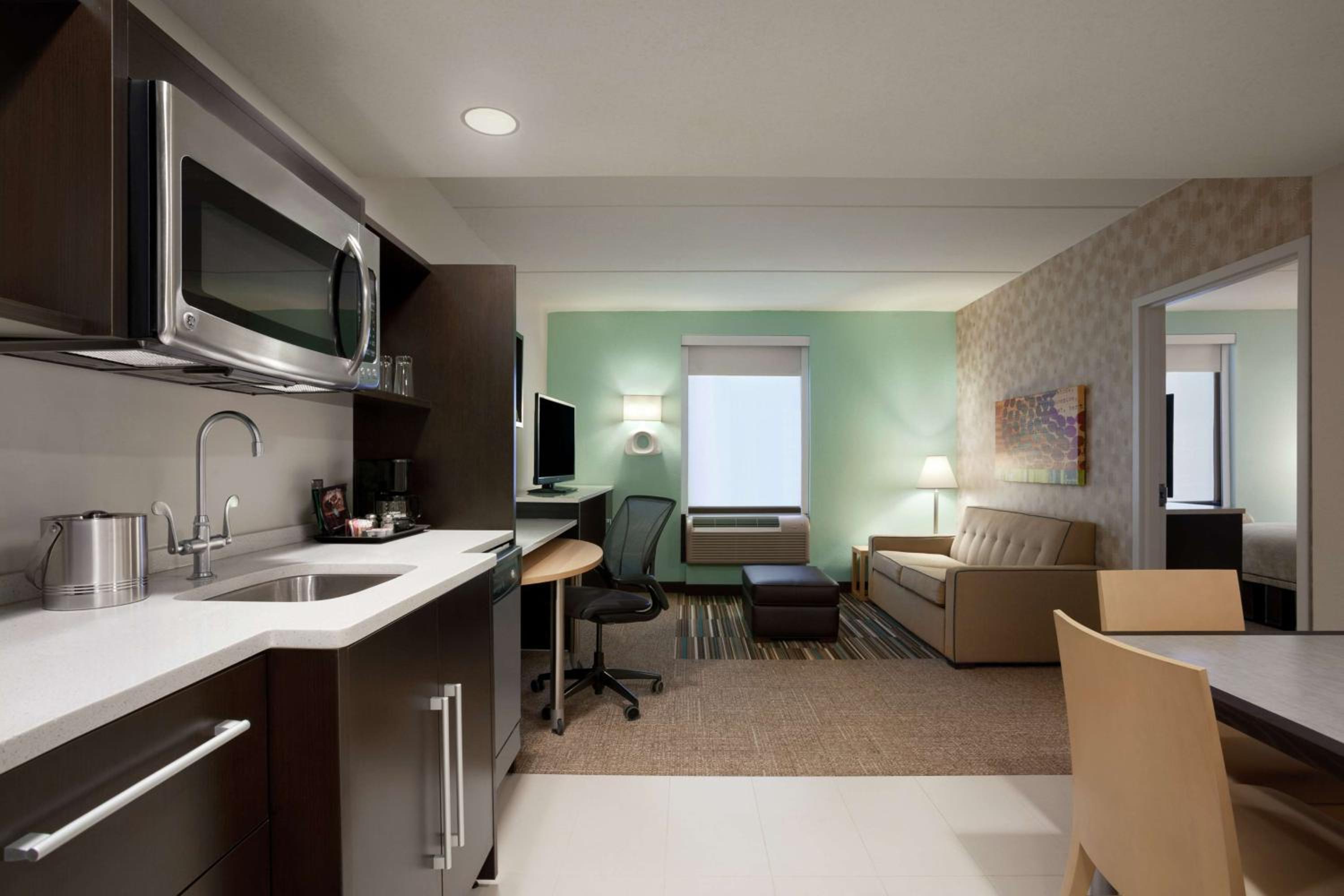 One-Bedroom Queen Suite - Non-Smoking photo 1