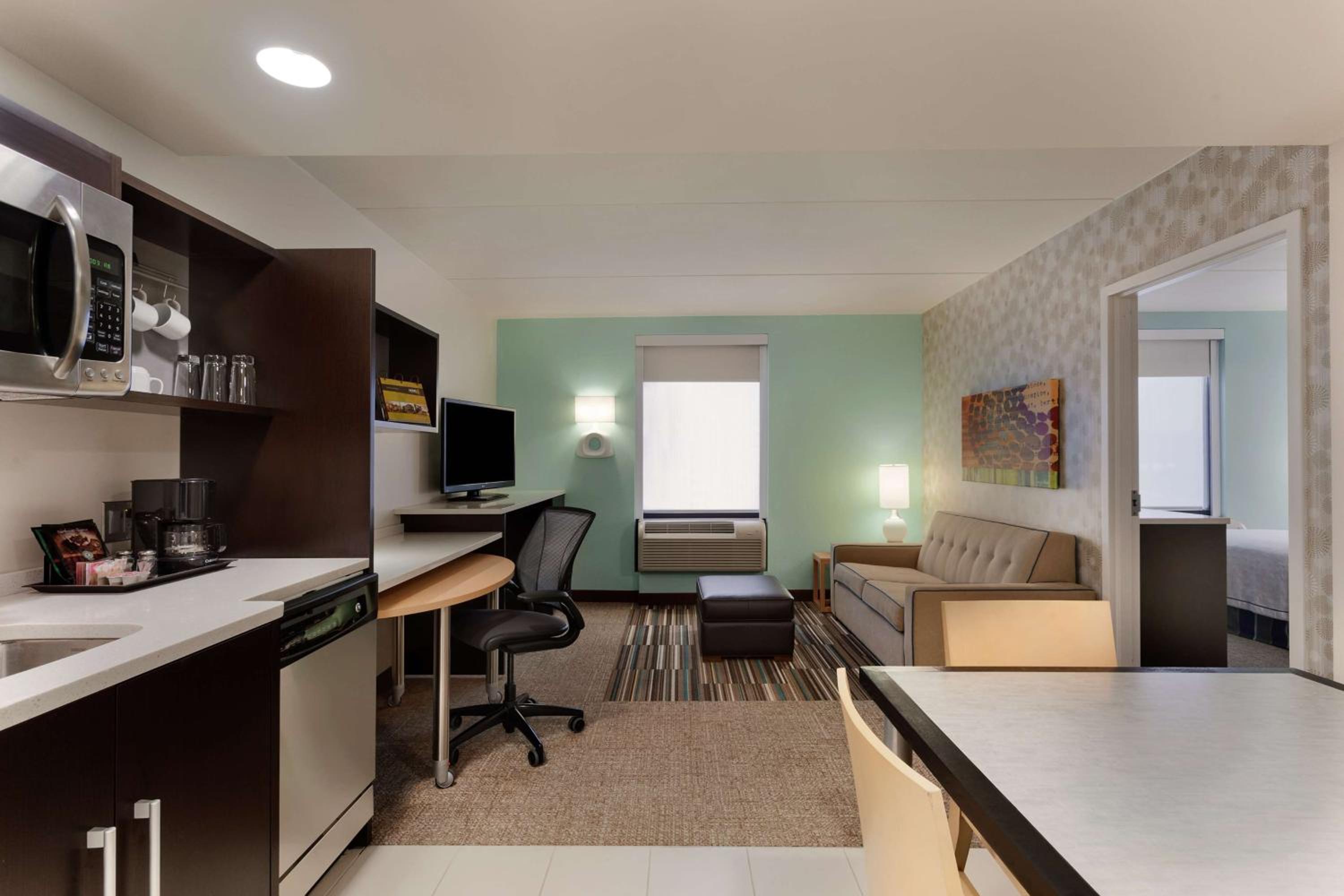 One-Bedroom King Suite - Non-Smoking photo 1
