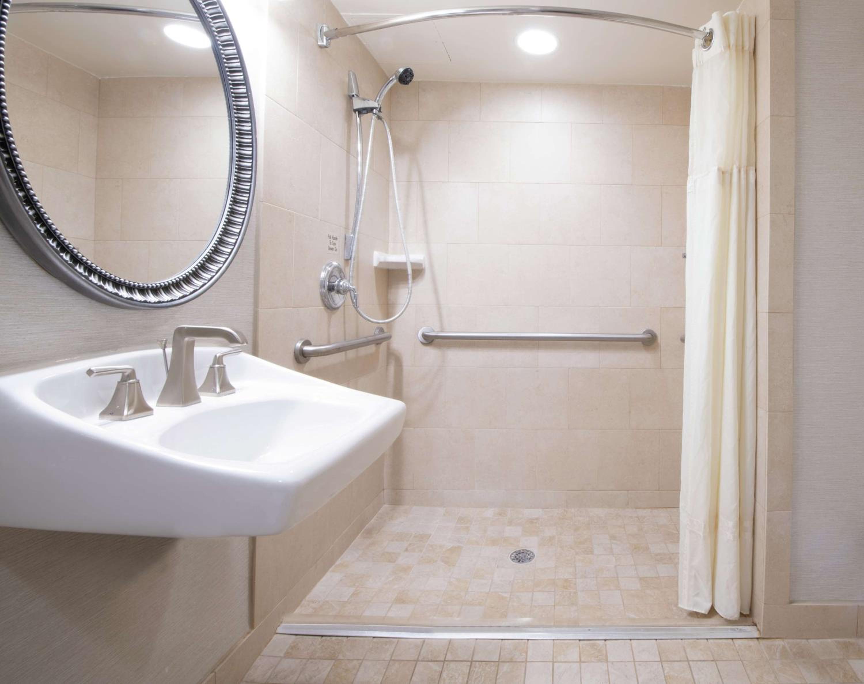 King Suite - Disability Access/Hearing Impaired - Non-Smoking photo 3