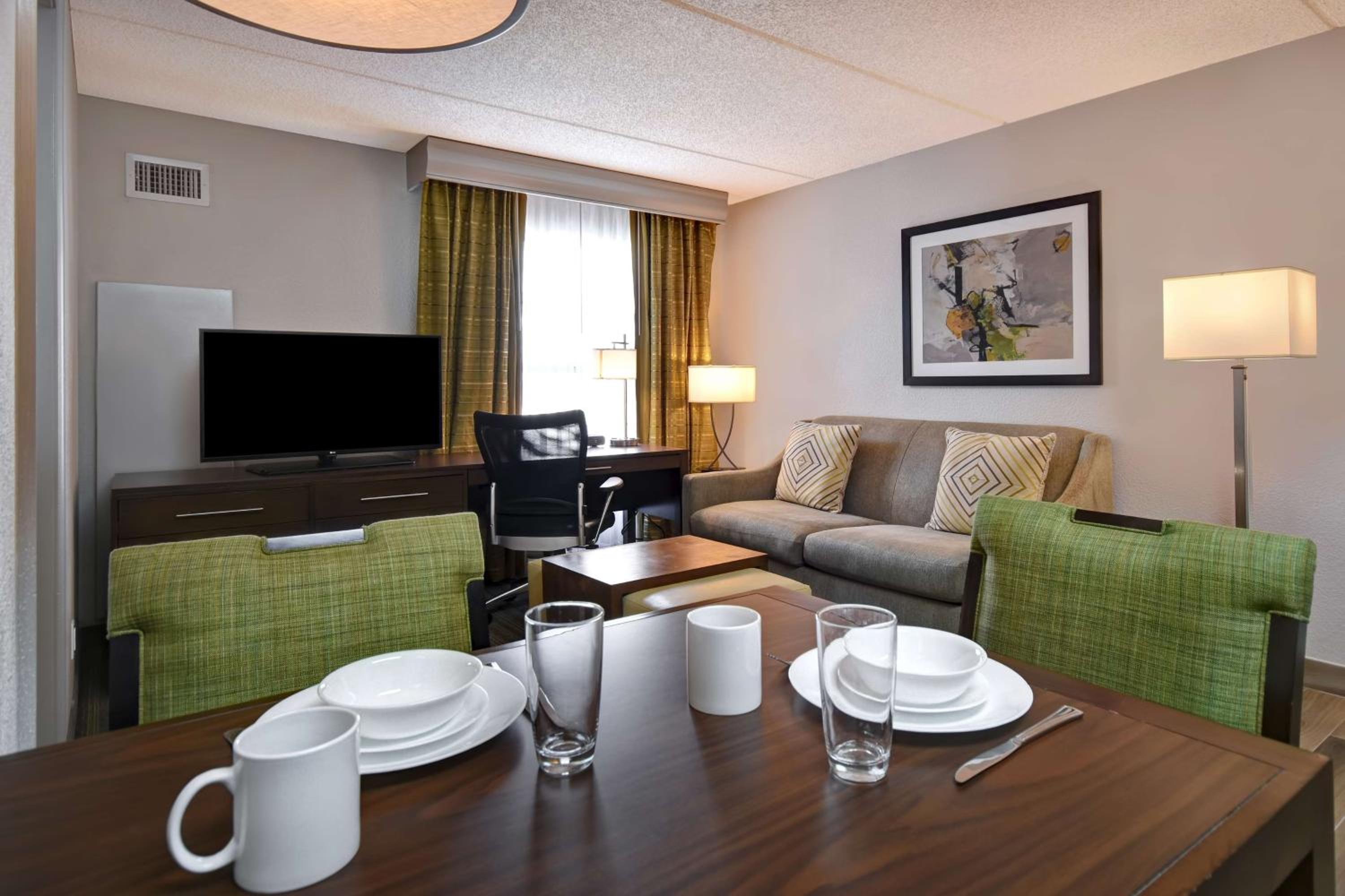 One-Bedroom King Suite - Non-Smoking - Photo 9