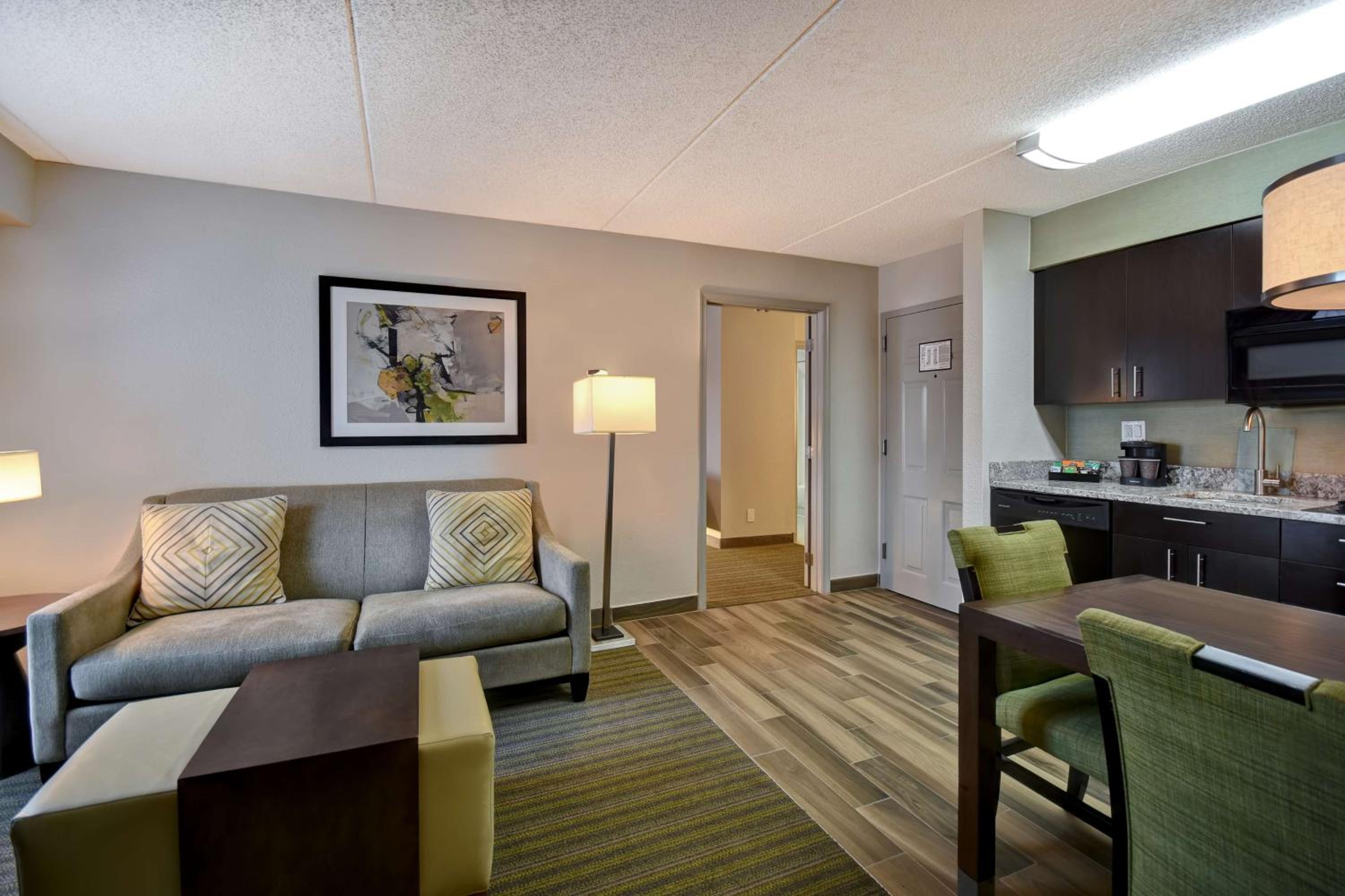 One-Bedroom King Suite - Non-Smoking - Photo 6