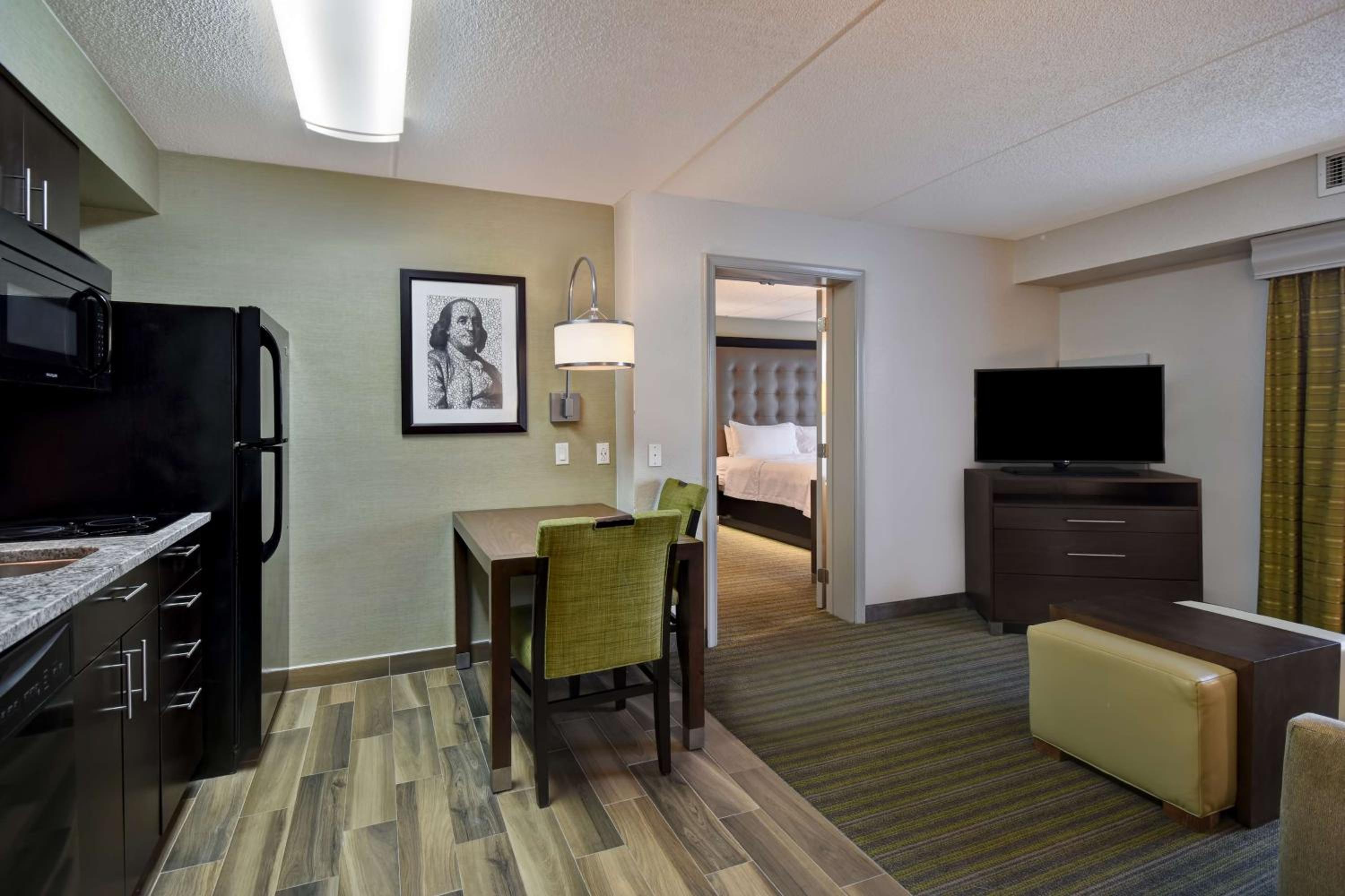 One-Bedroom King Suite - Non-Smoking - Photo 10