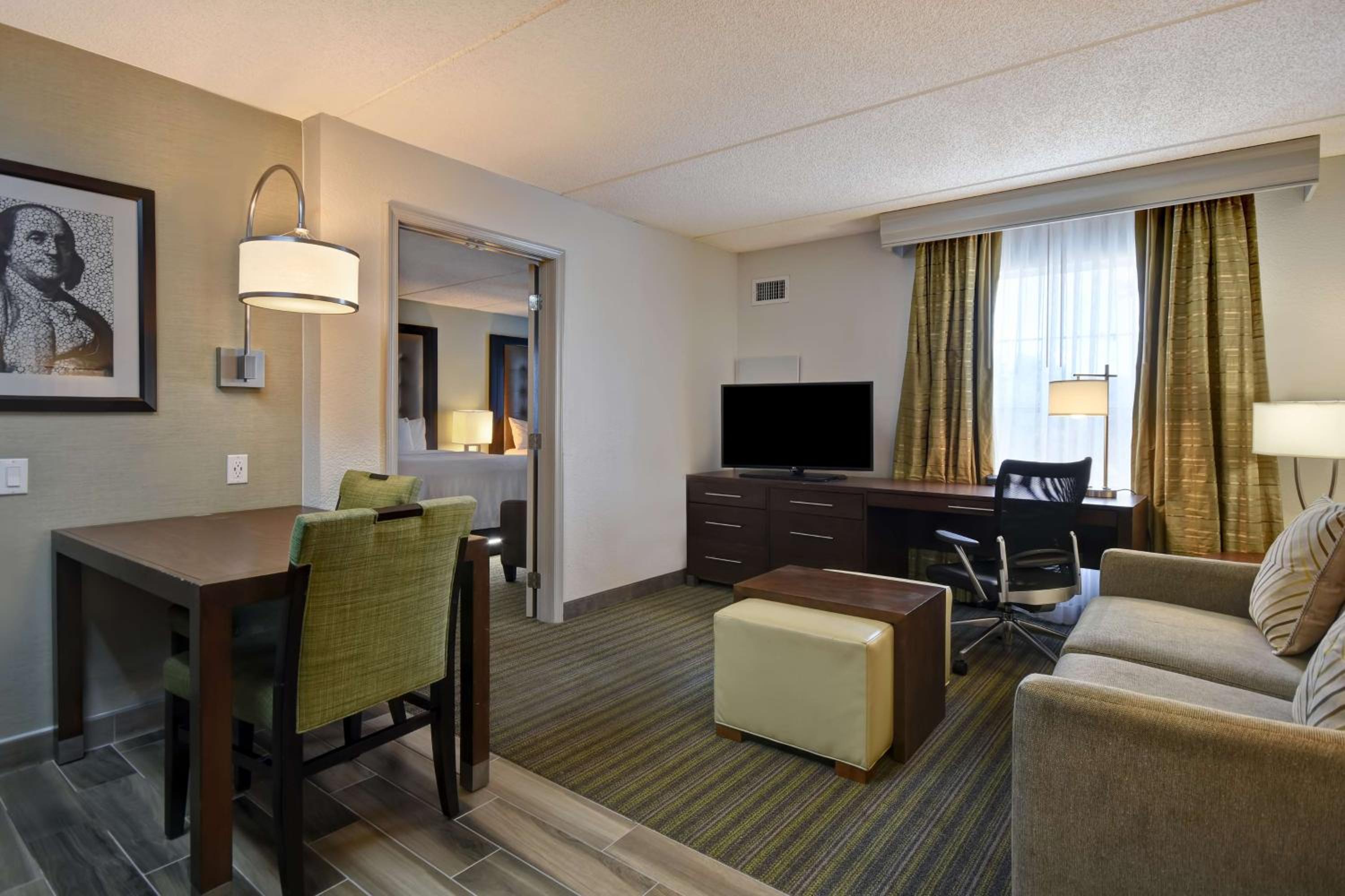 One-Bedroom King Suite - Non-Smoking - Photo 3