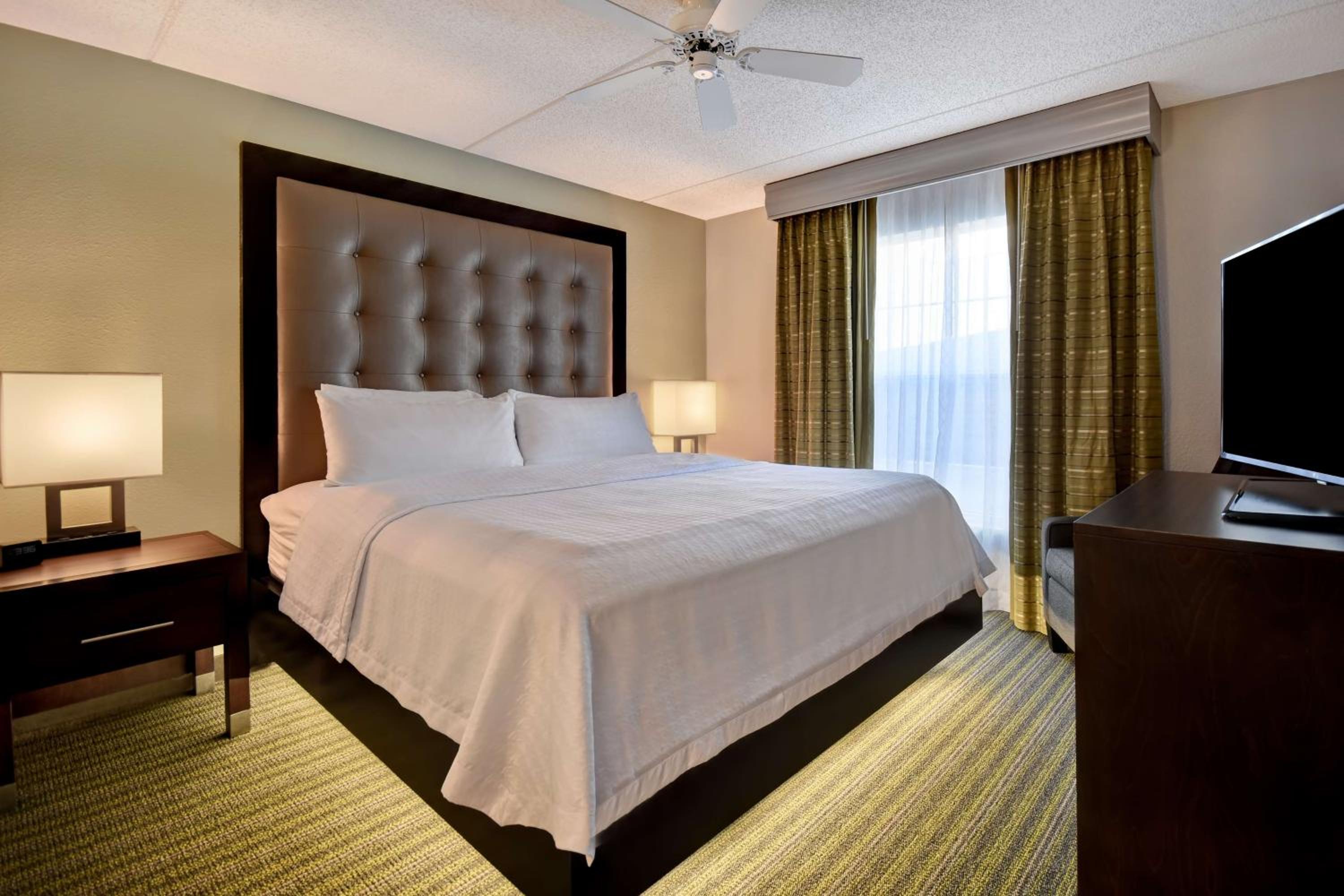 One-Bedroom King Suite - Non-Smoking - Photo 11