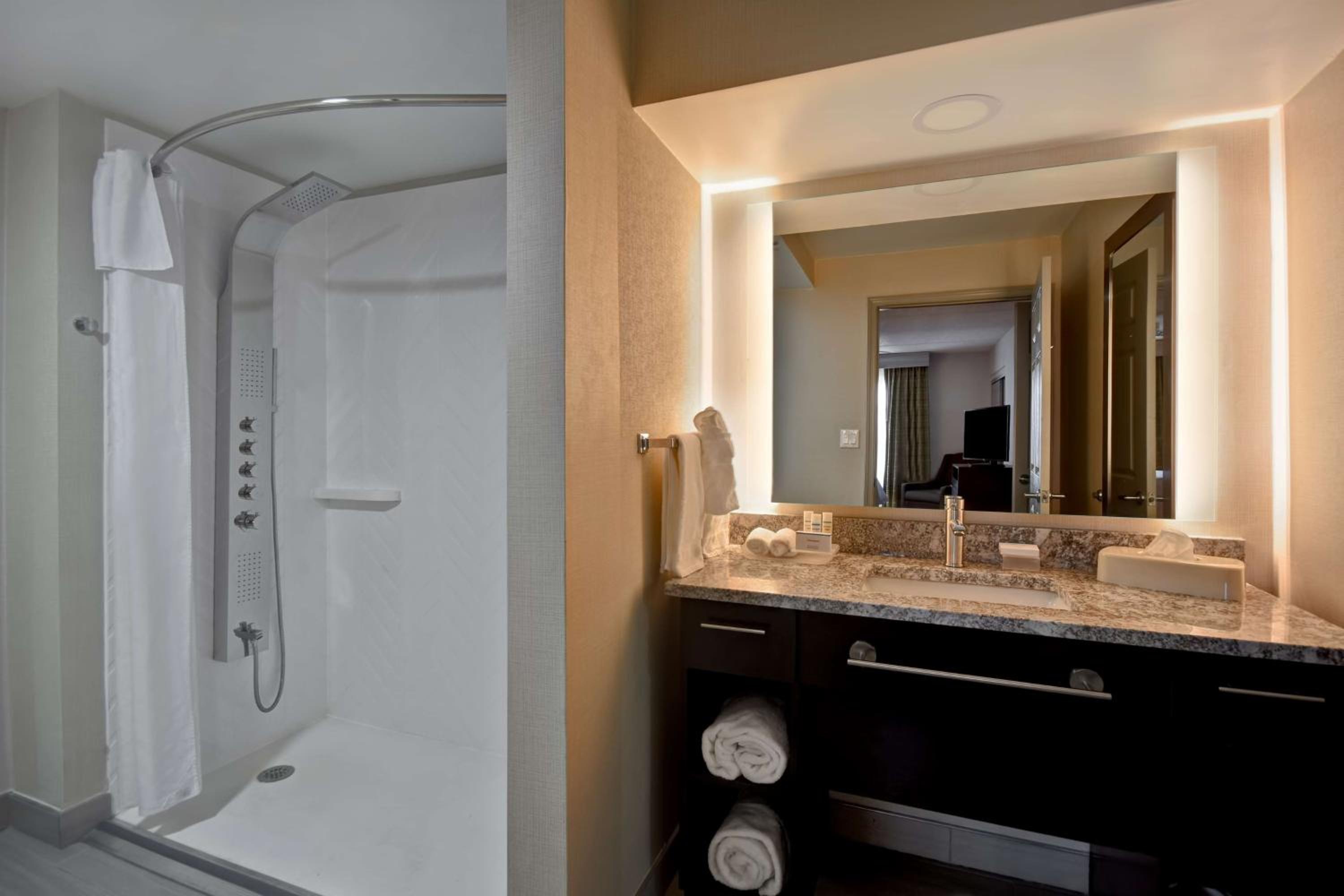 One-Bedroom King Suite - Non-Smoking - Photo 7