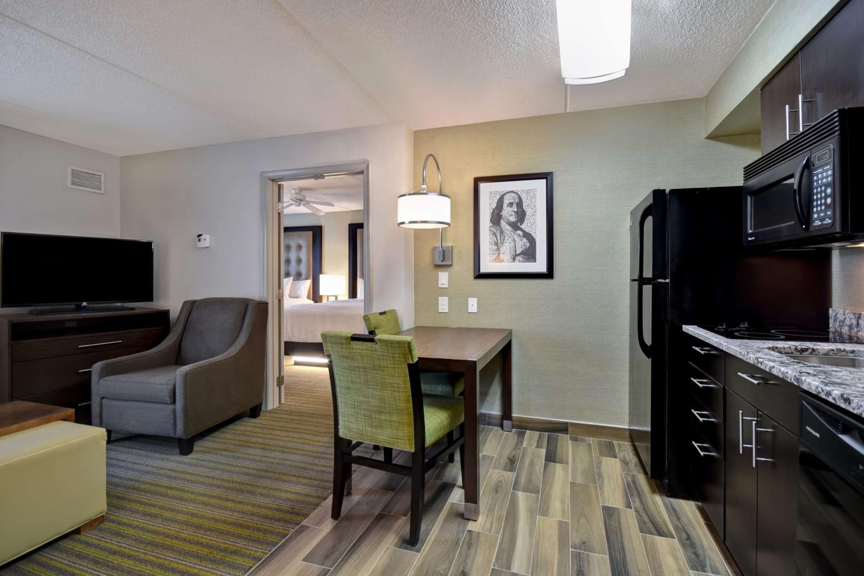 One-Bedroom King Suite - Non-Smoking - Photo 8