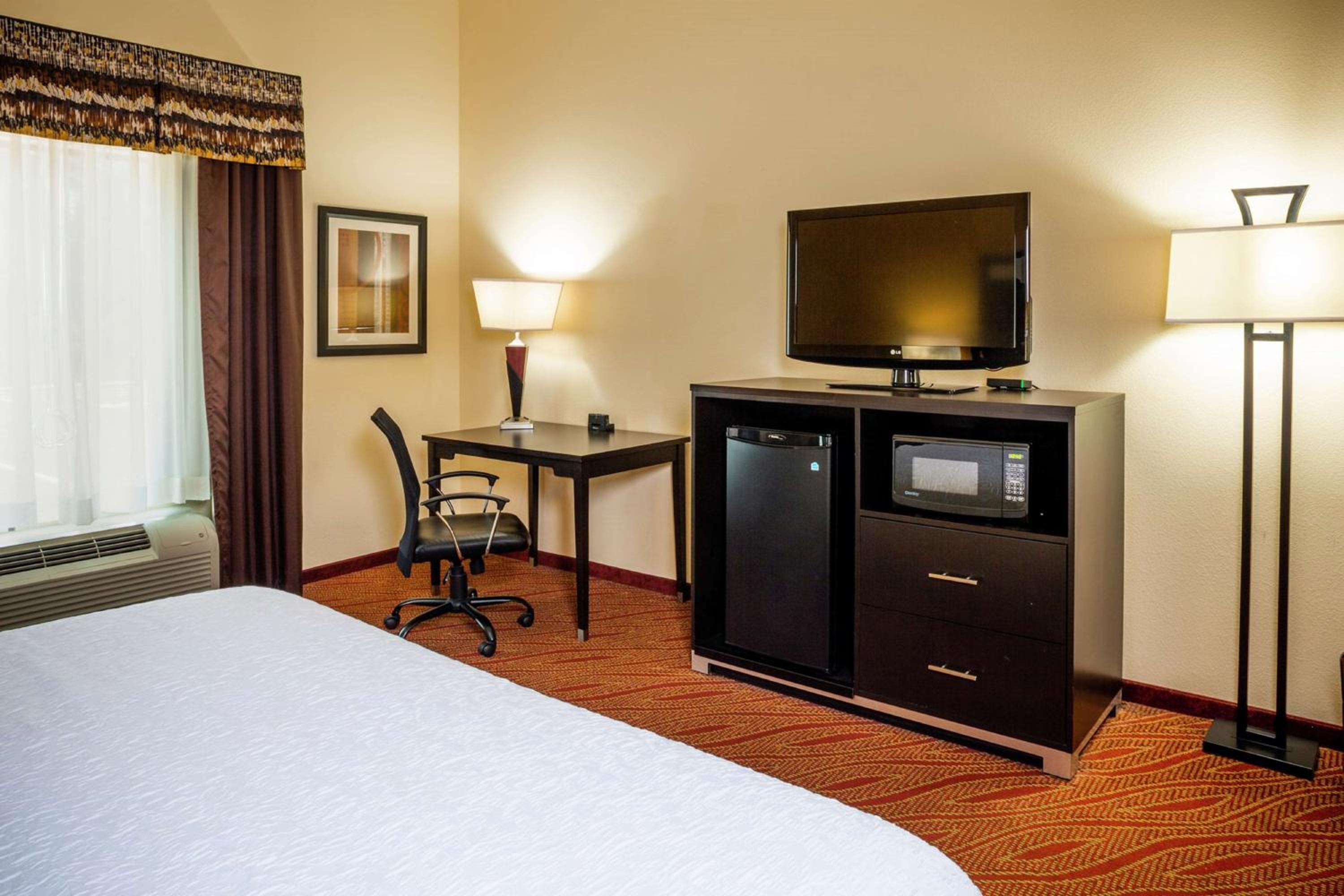 King Room with King Bed - Non-Smoking