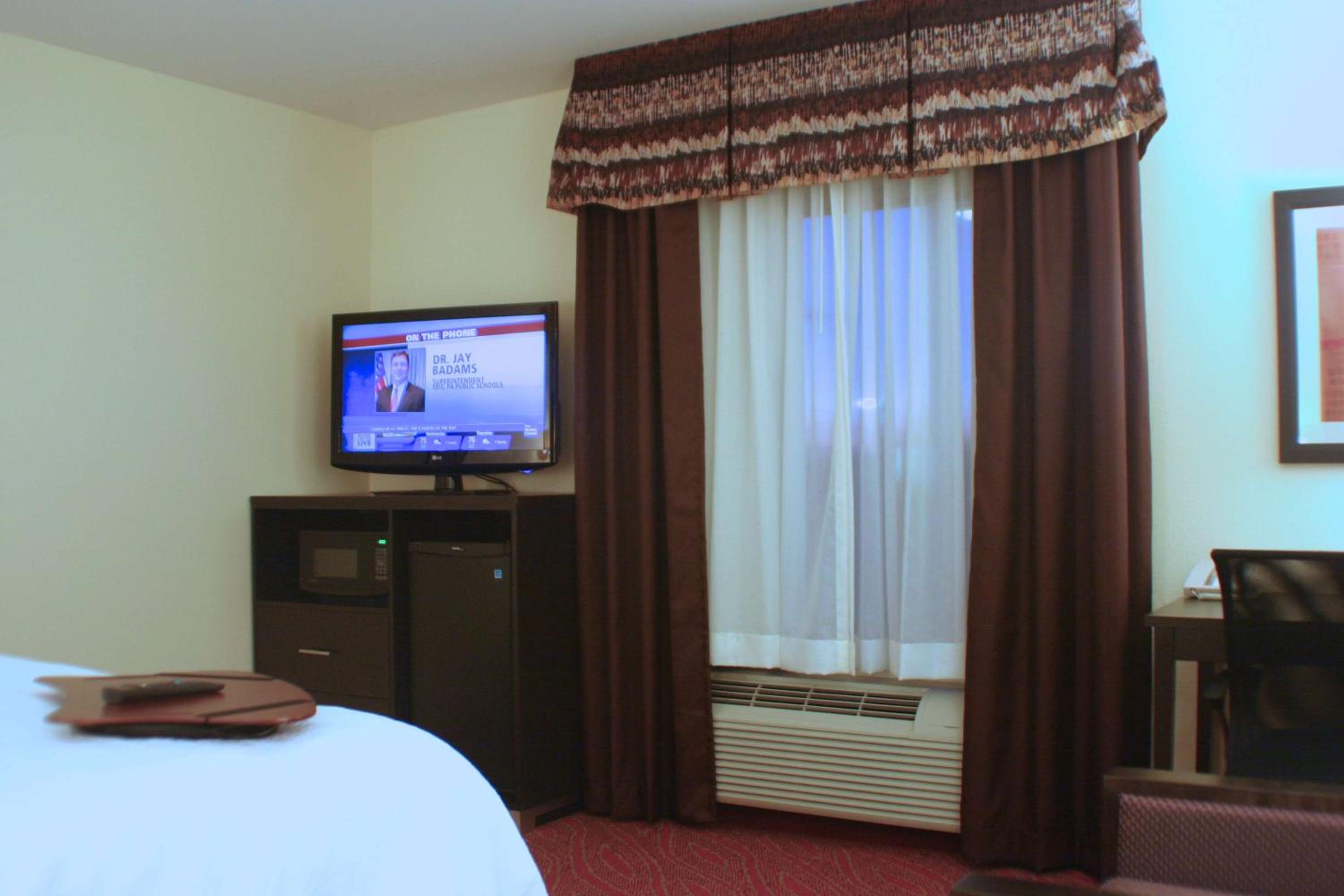 King Room with Sofa Bed - Hearing Accessible/Non-Smoking
