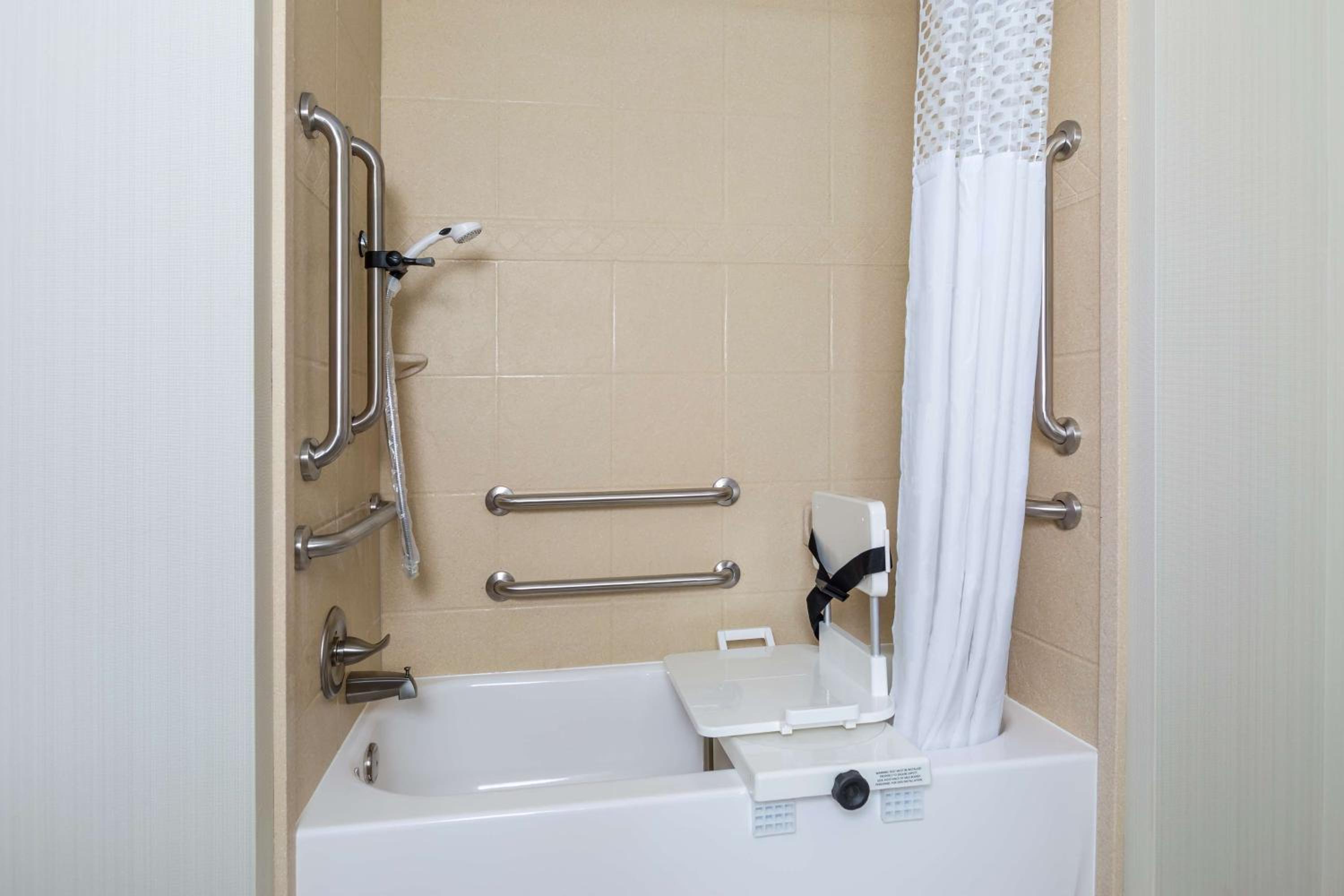 King Room with Accessible Tub - Mobility and Hearing Access/Non-Smoking photo 2
