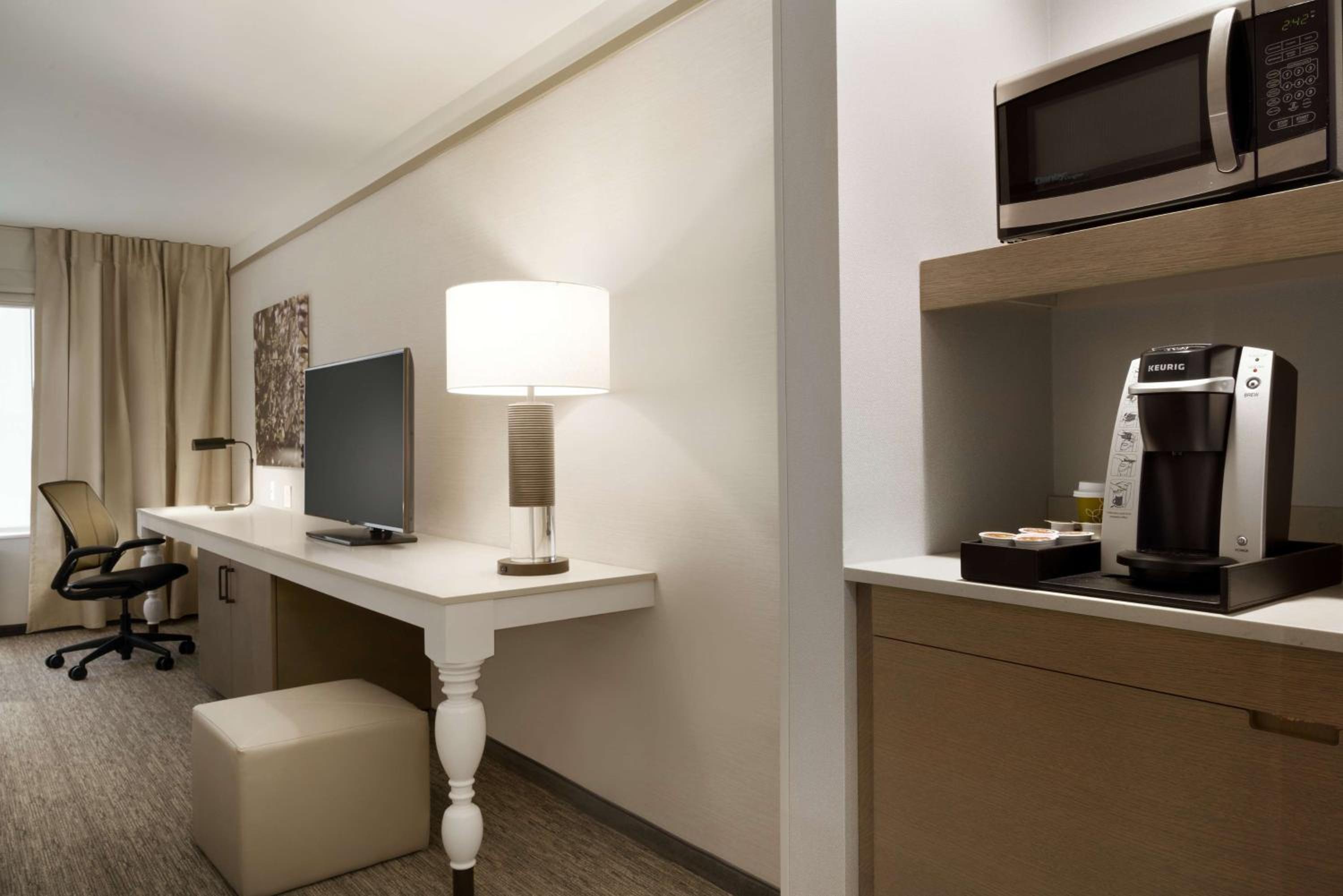 Queen Room with Two Queen Beds - Hearing Access photo 2
