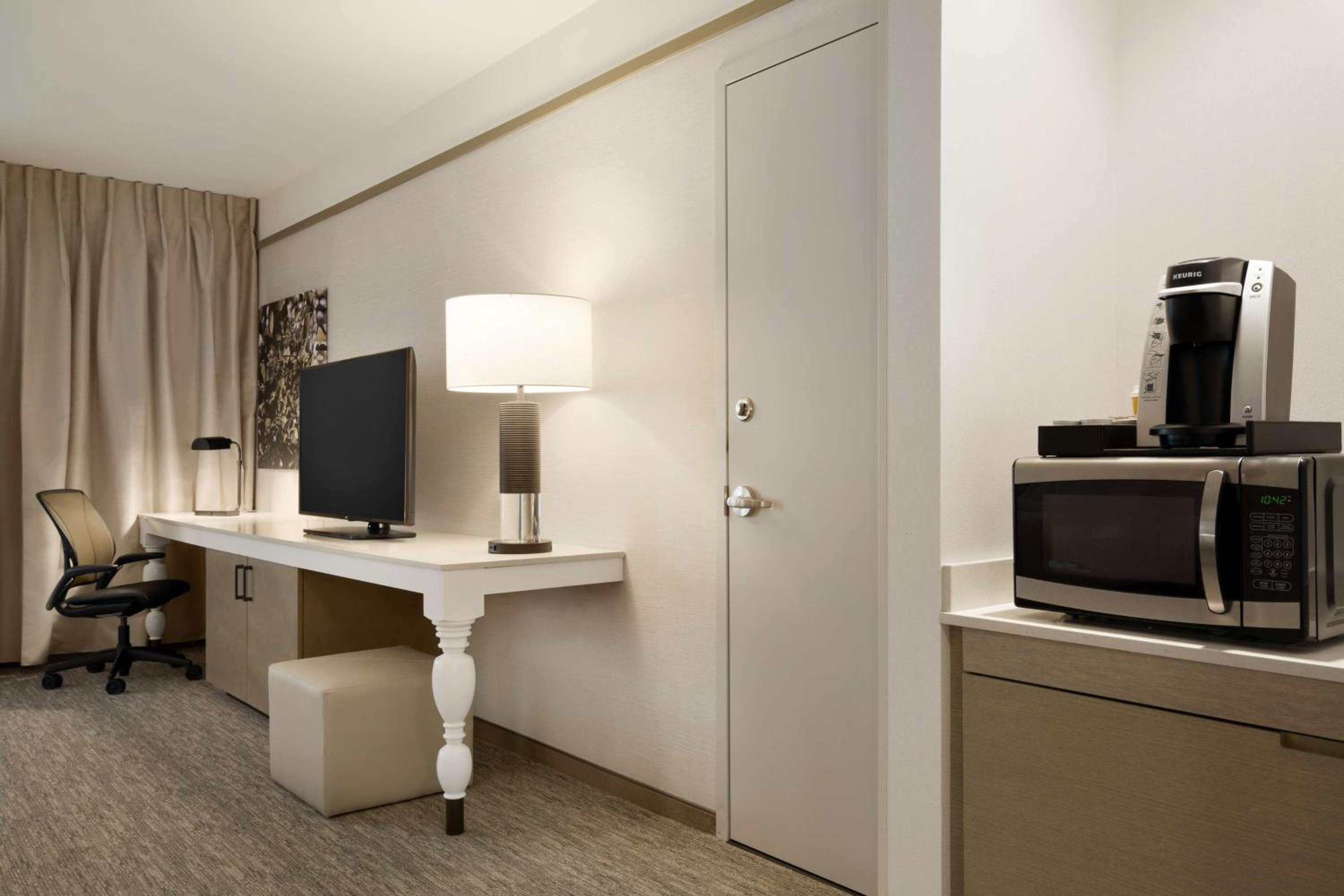 King Room with Tub - Mobility and Hearing Access
