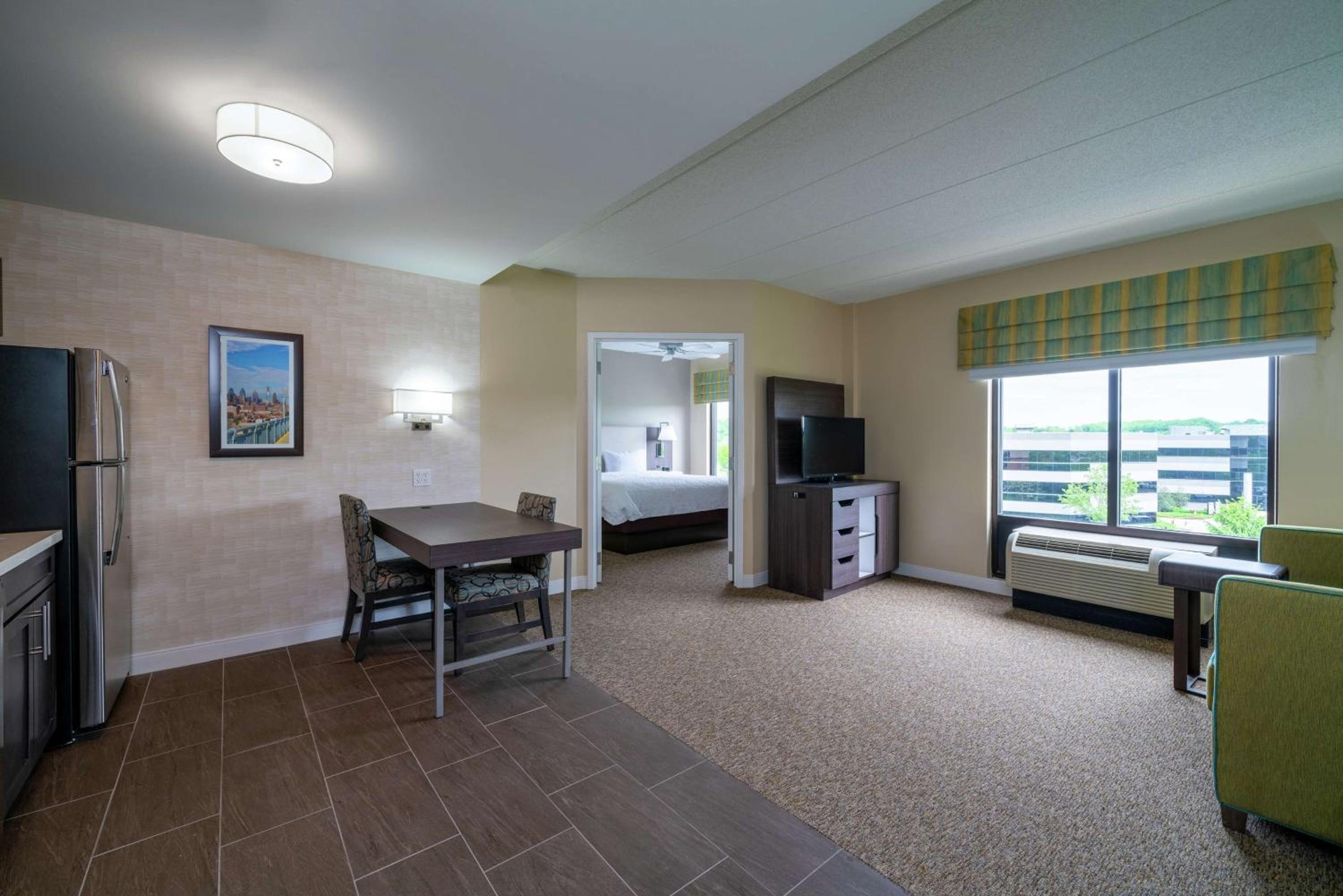 King Room with Sofa Bed - Non-Smoking - Photo 4