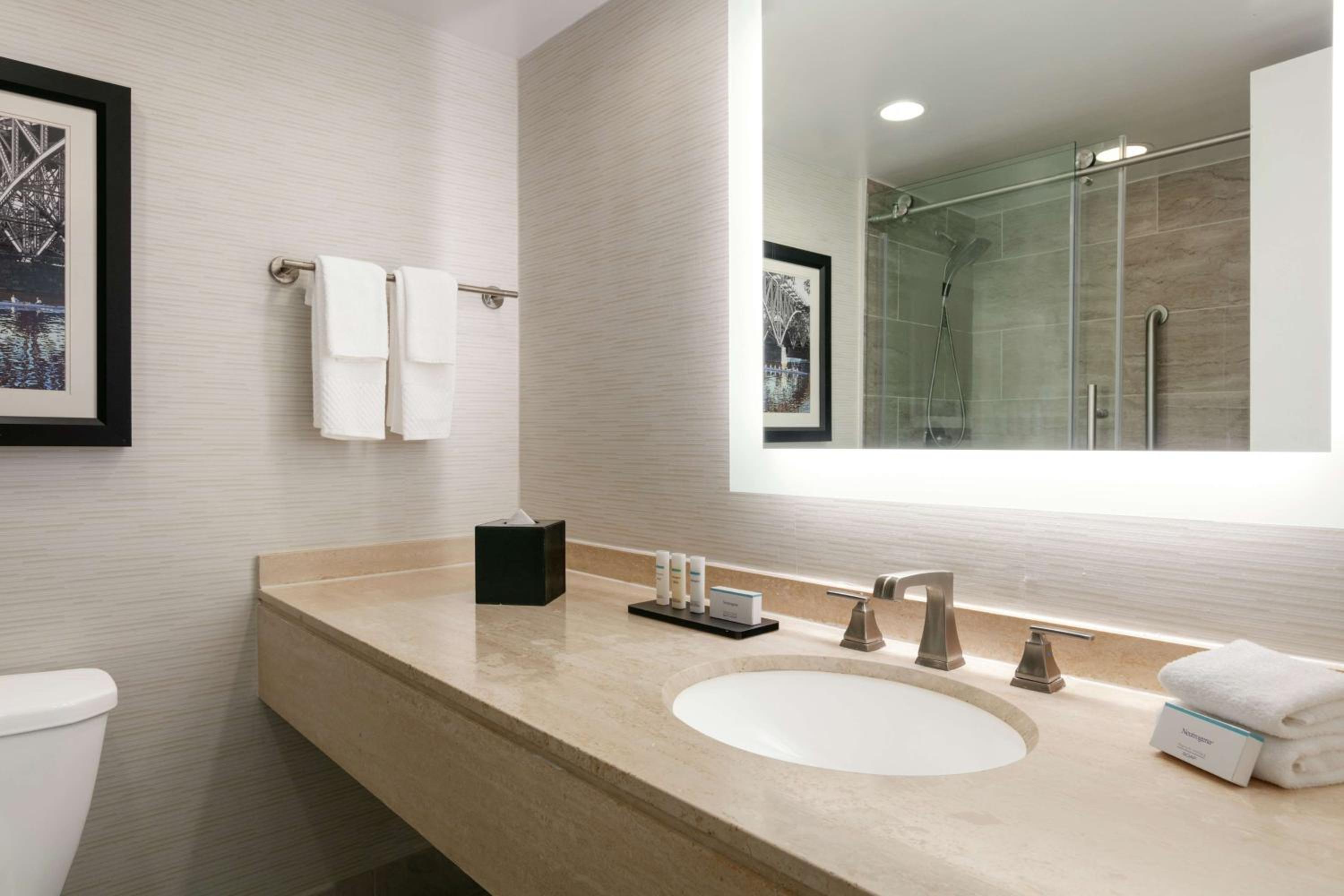 Two-Room King Suite - Non-Smoking - Photo 3