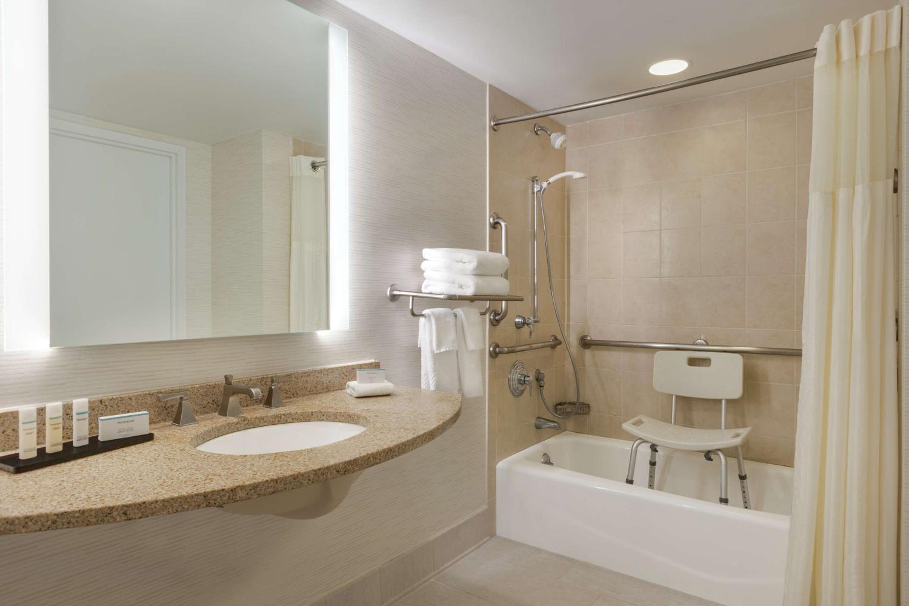 King Room - Mobility Access/Non-Smoking - Photo 4