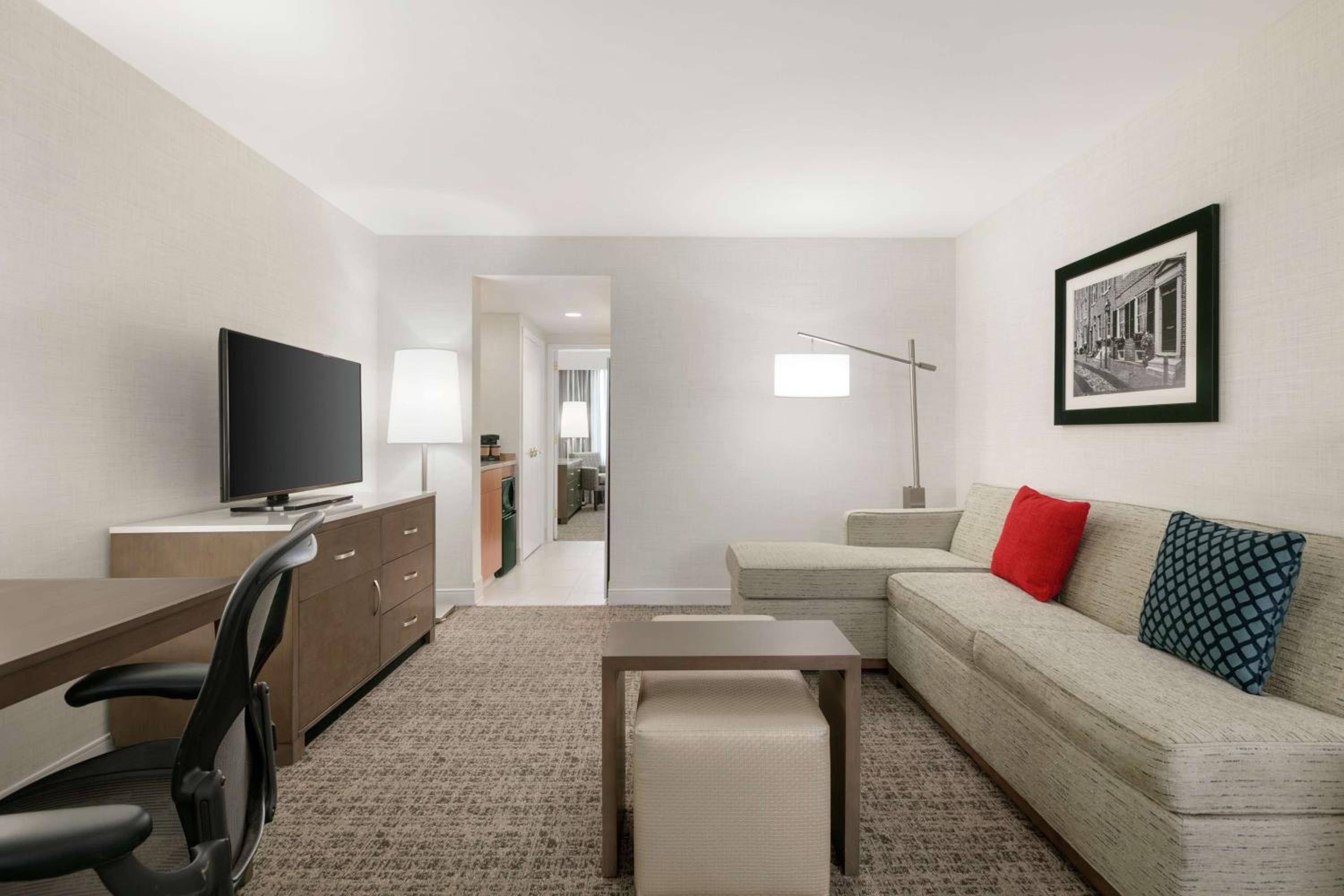 Two-Room King Suite - Non-Smoking - Photo 2