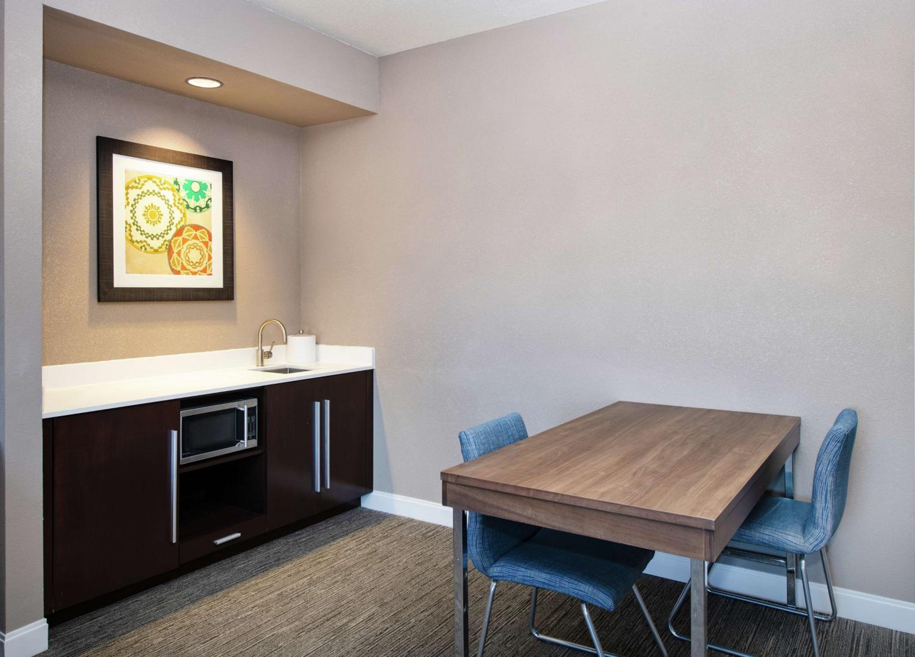 One-Bedroom Executive King Suite - Non-Smoking - Photo 4