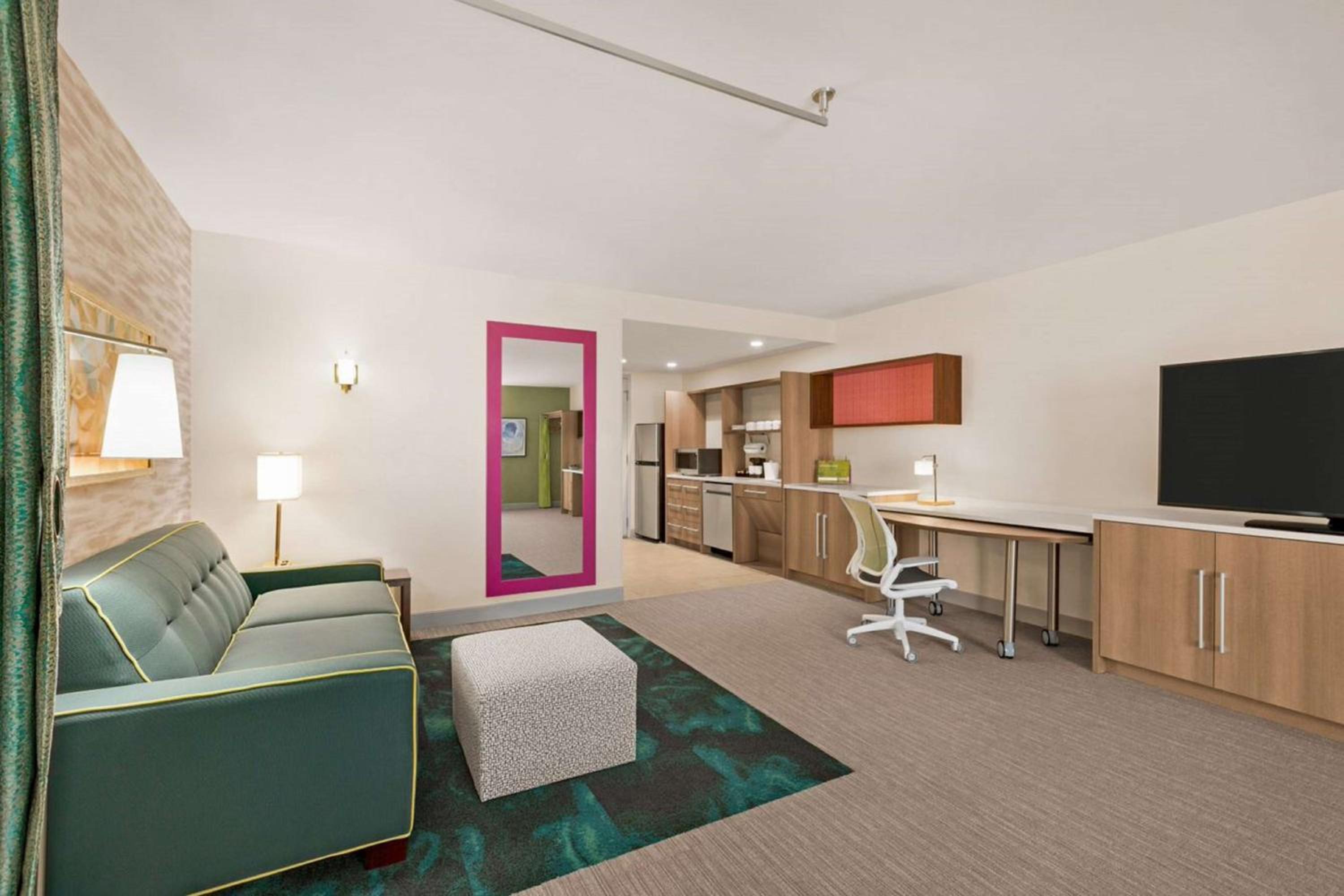 King Suite - Mobility Access/Non-Smoking - Photo 2