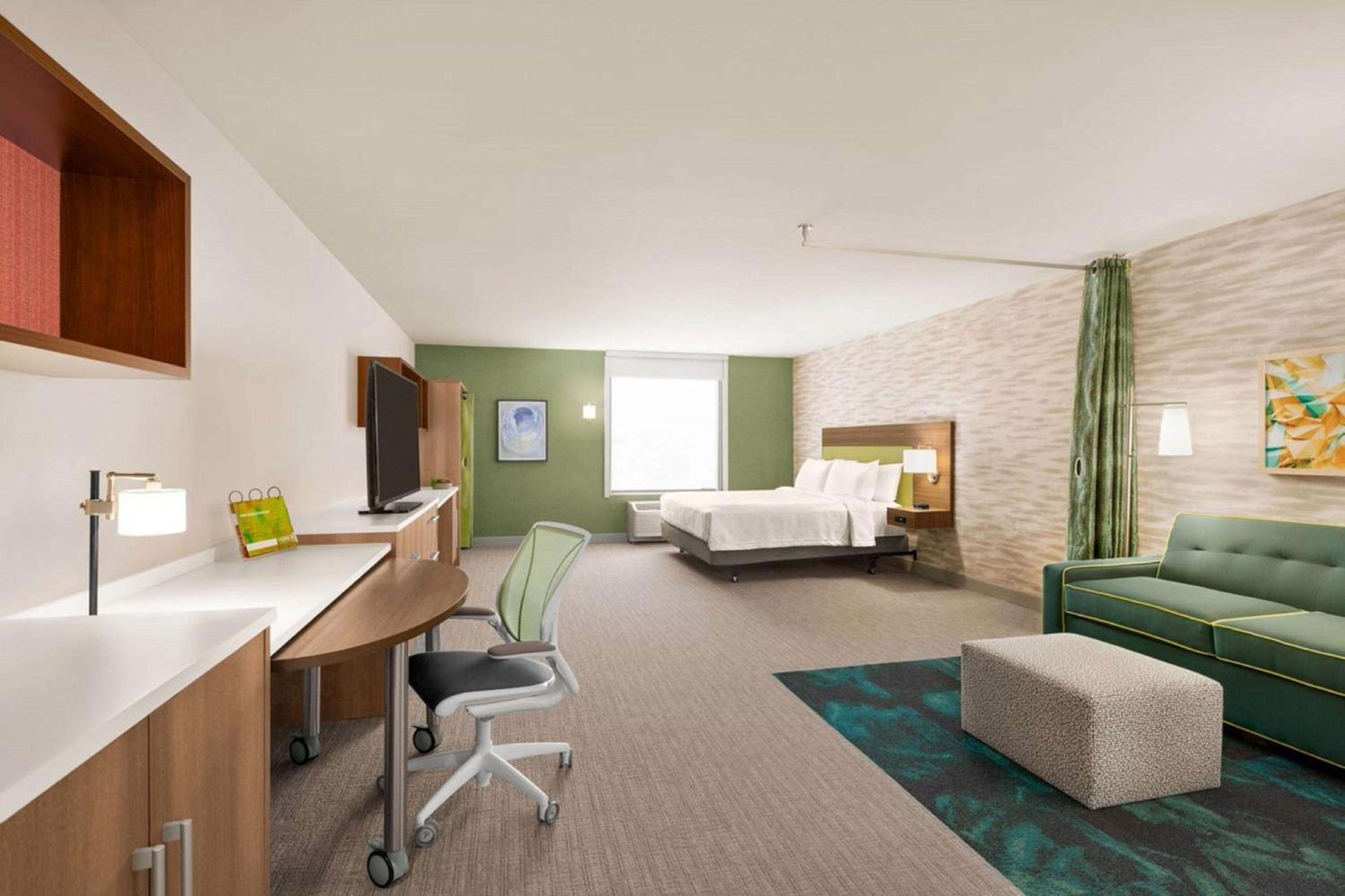 King Suite - Mobility Access/Non-Smoking - Photo 3