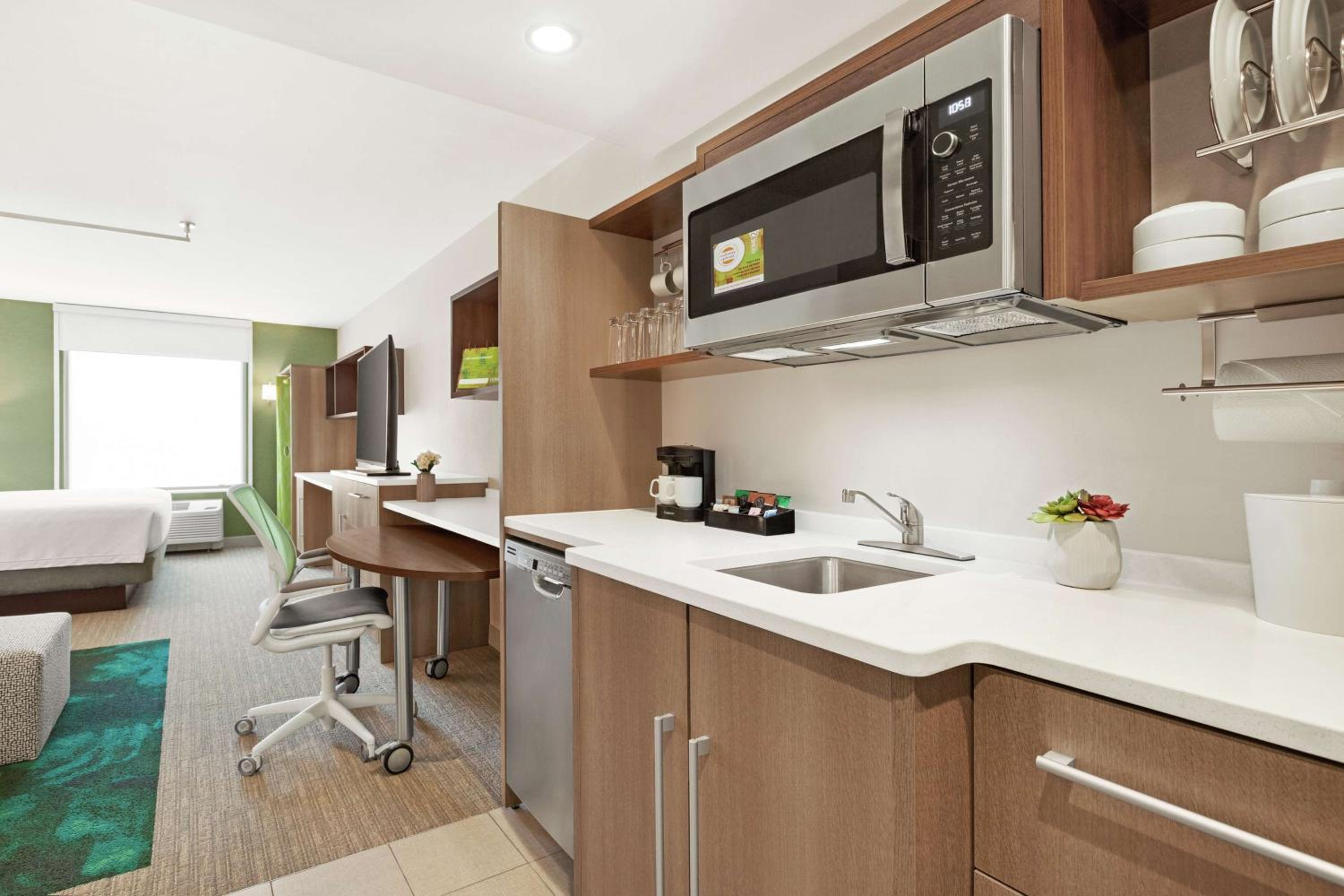 King Studio Suite - Non-Smoking - Photo 4