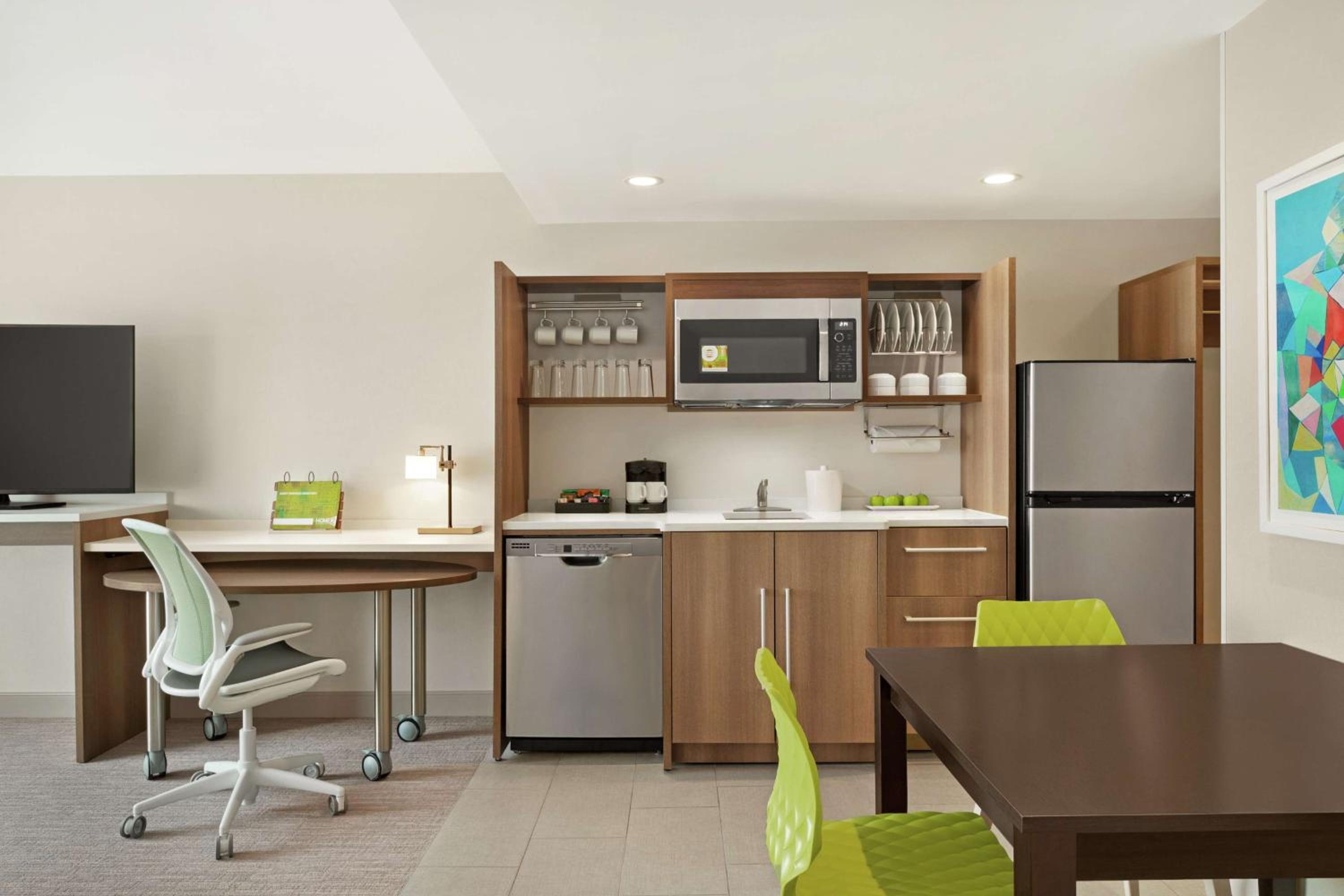 One-Bedroom King Suite - Non-Smoking - Photo 2