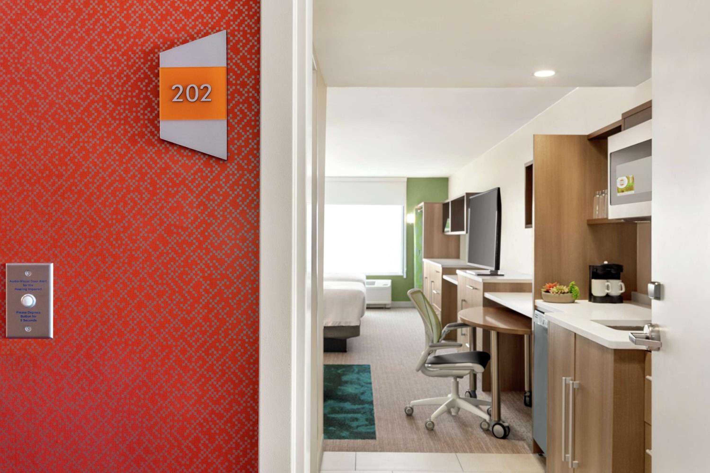 Studio Suite with Two Queen Beds - Hearing Access/Non-Smoking - Photo 4