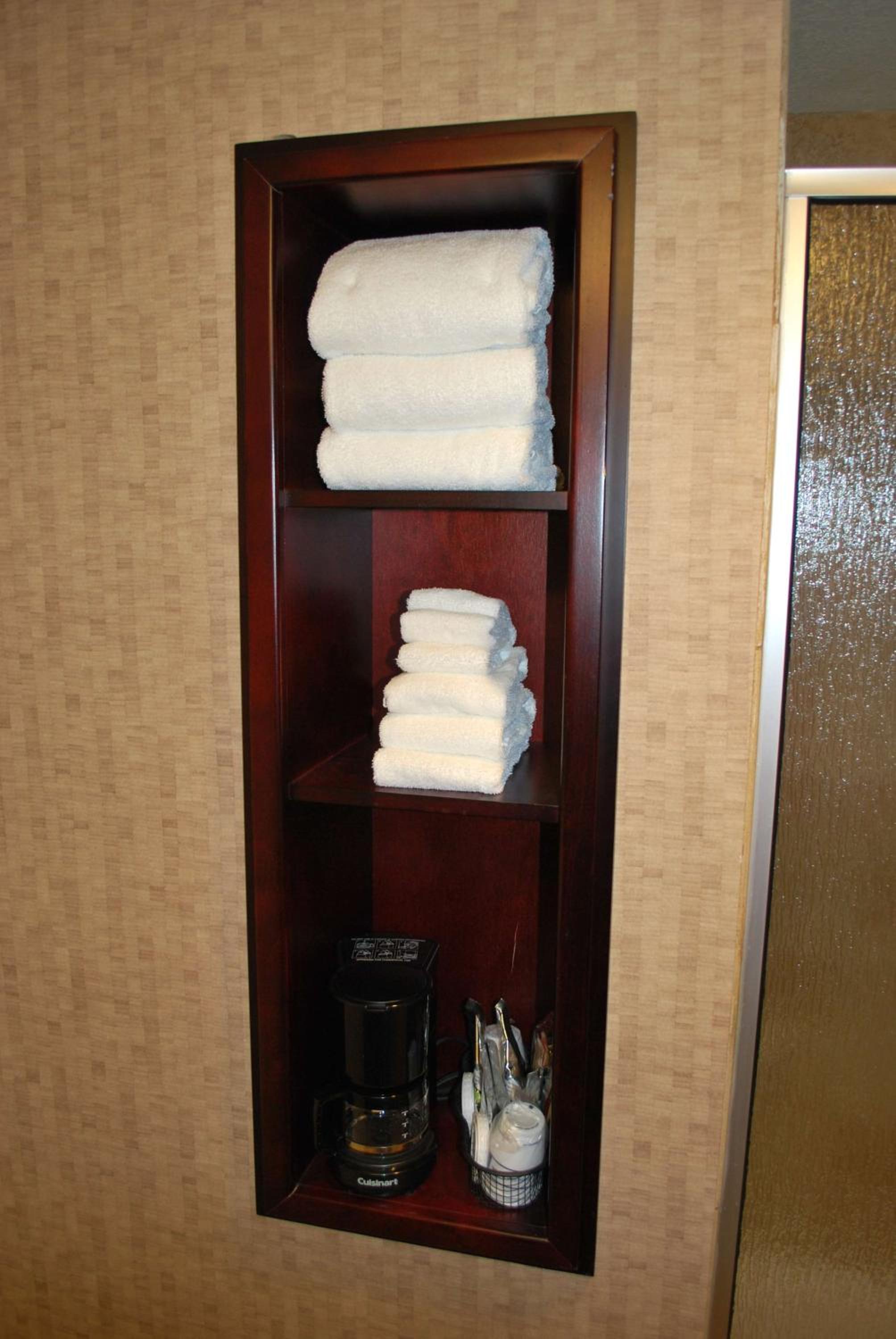 King Room with King Bed - Non-Smoking - Photo 4