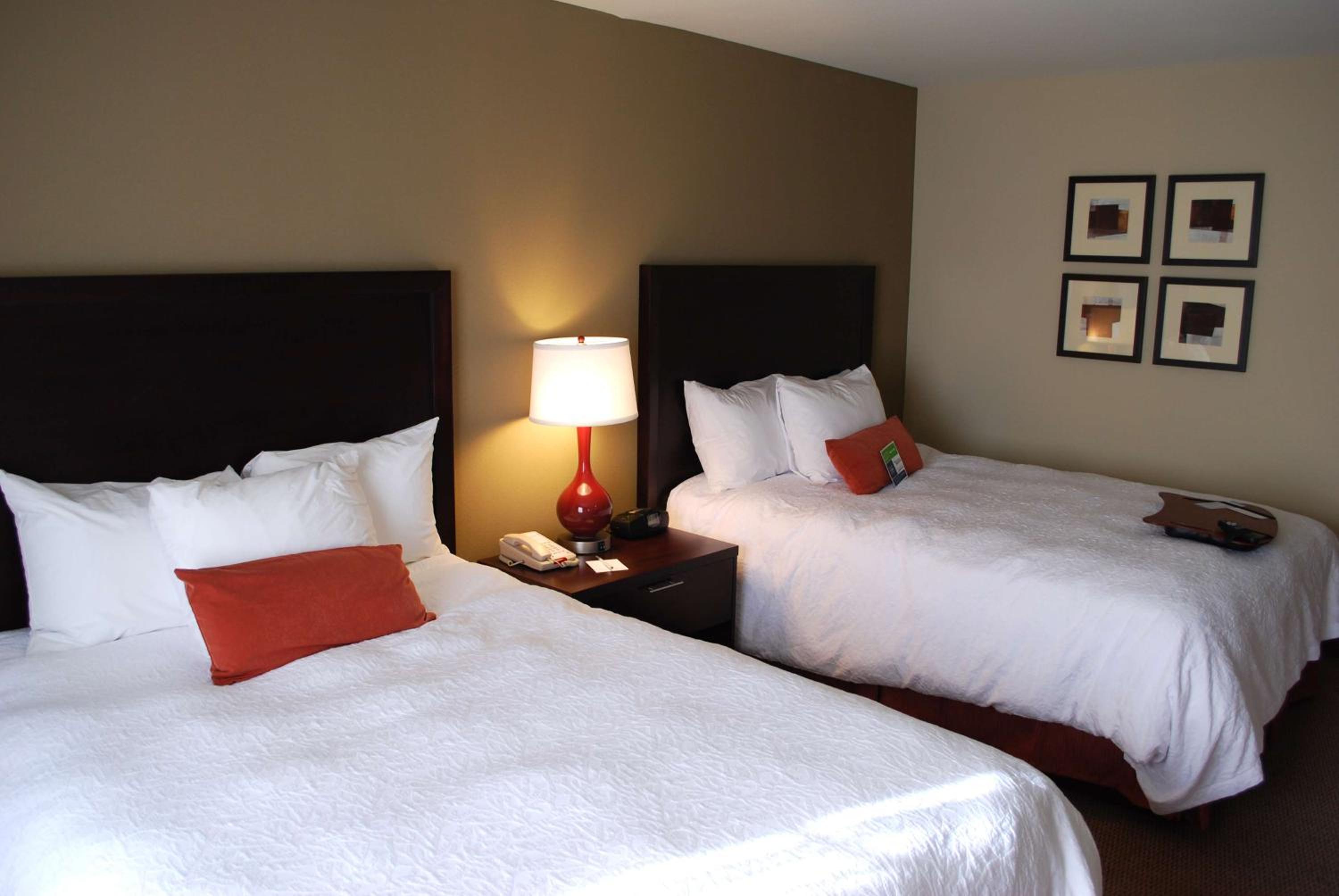 Room with Two Queen Beds - Non-Smoking - Photo 3