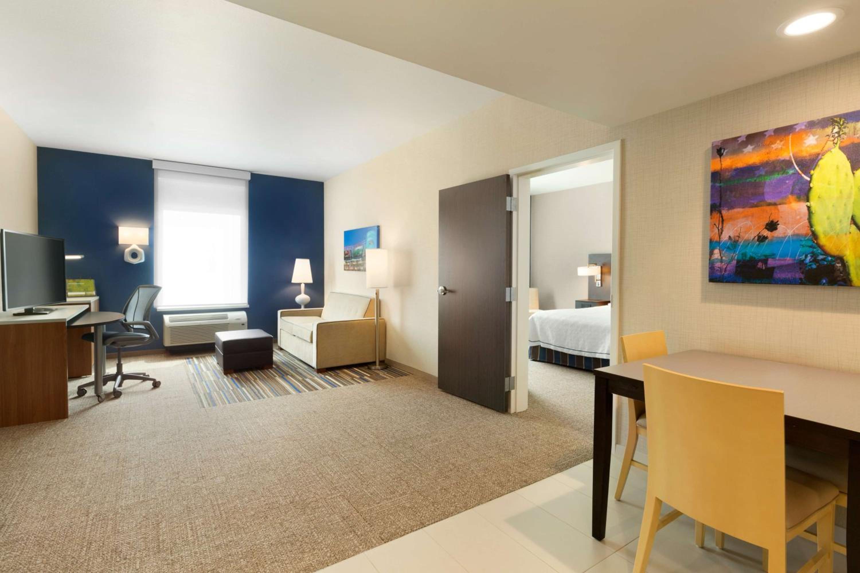 Queen Suite - Hearing Access/Non-Smoking