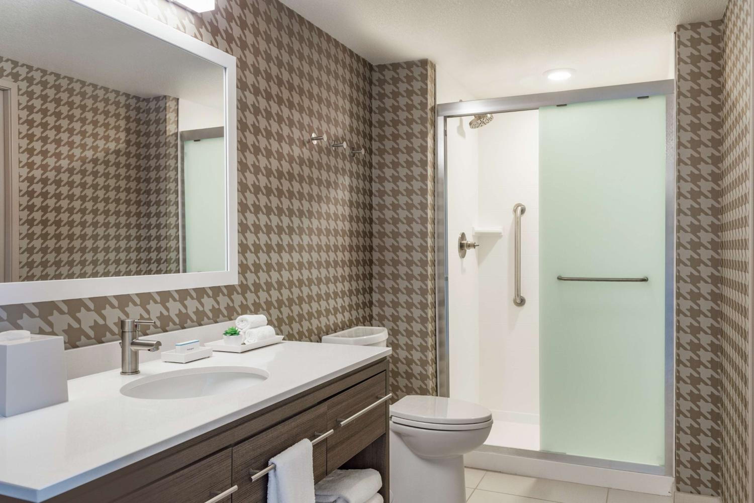 One-Bedroom King Suite - Non-Smoking - Photo 2