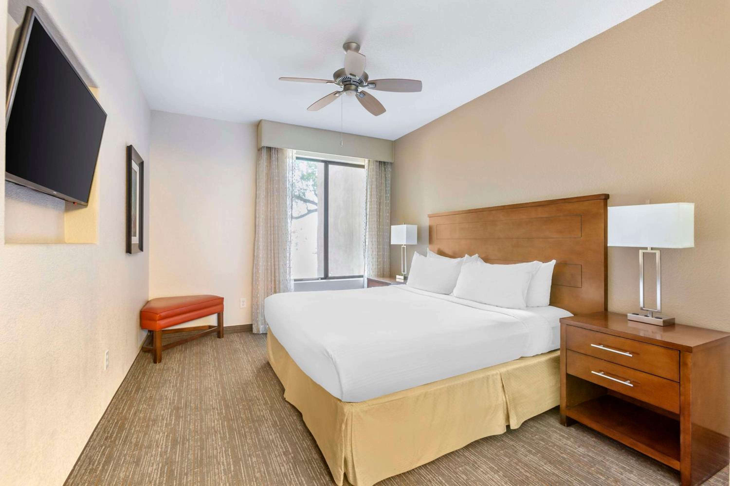 Two-Bedroom Suite with Sofa Bed photo 2
