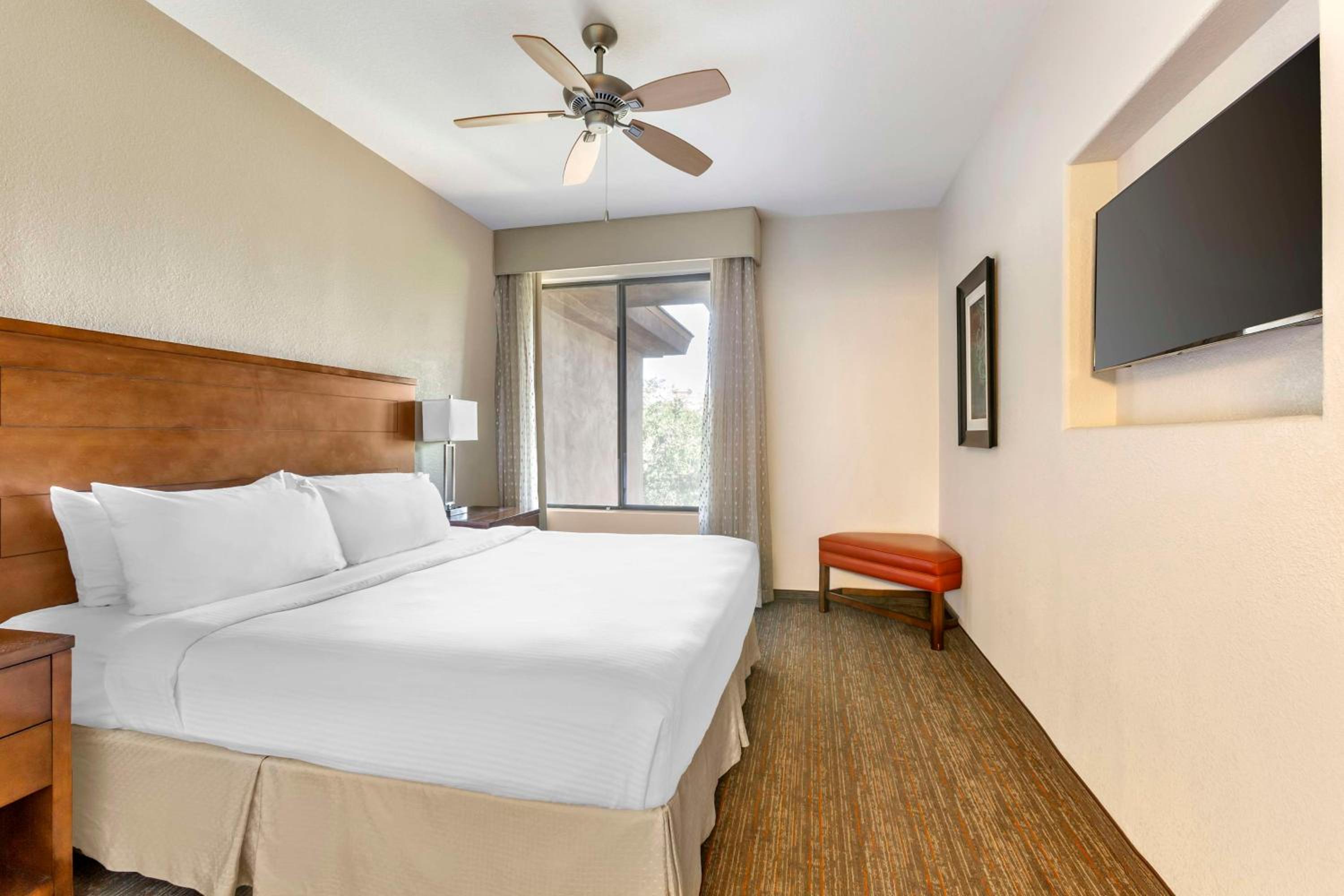 Two-Bedroom Suite with Accessible Tub photo 3